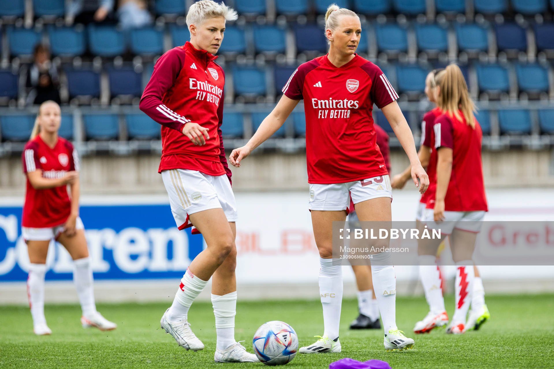 Lina Hurtig and Stina Blackstenius of Arsenal during warm up ahead of the UEFA Women’s Champions League round 1 semifinal match between Linköping and Arsenal on September 6, 2023 in Linköping.