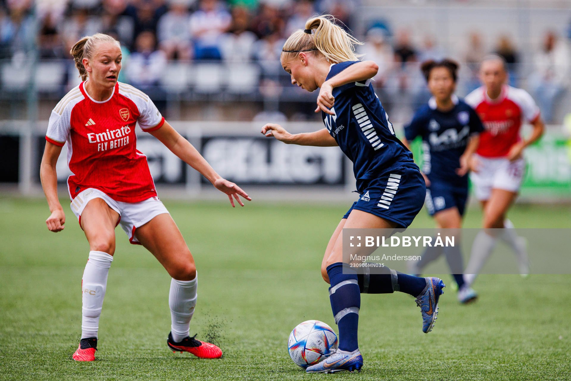 Arsenals Frida Maanum och Linköpings Stina Lennartsson during the UEFA Women’s Champions League round 1 semifinal match between Linköping and Arsenal on September 6, 2023 in Linköping.