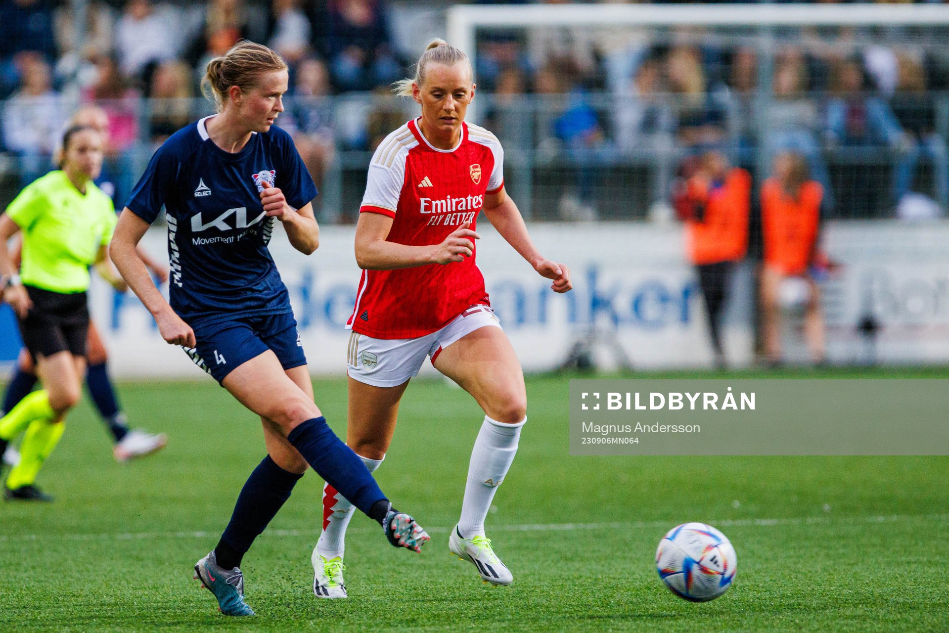 Linköpings Emma Östlund och Arsenals Stina Blackstenius