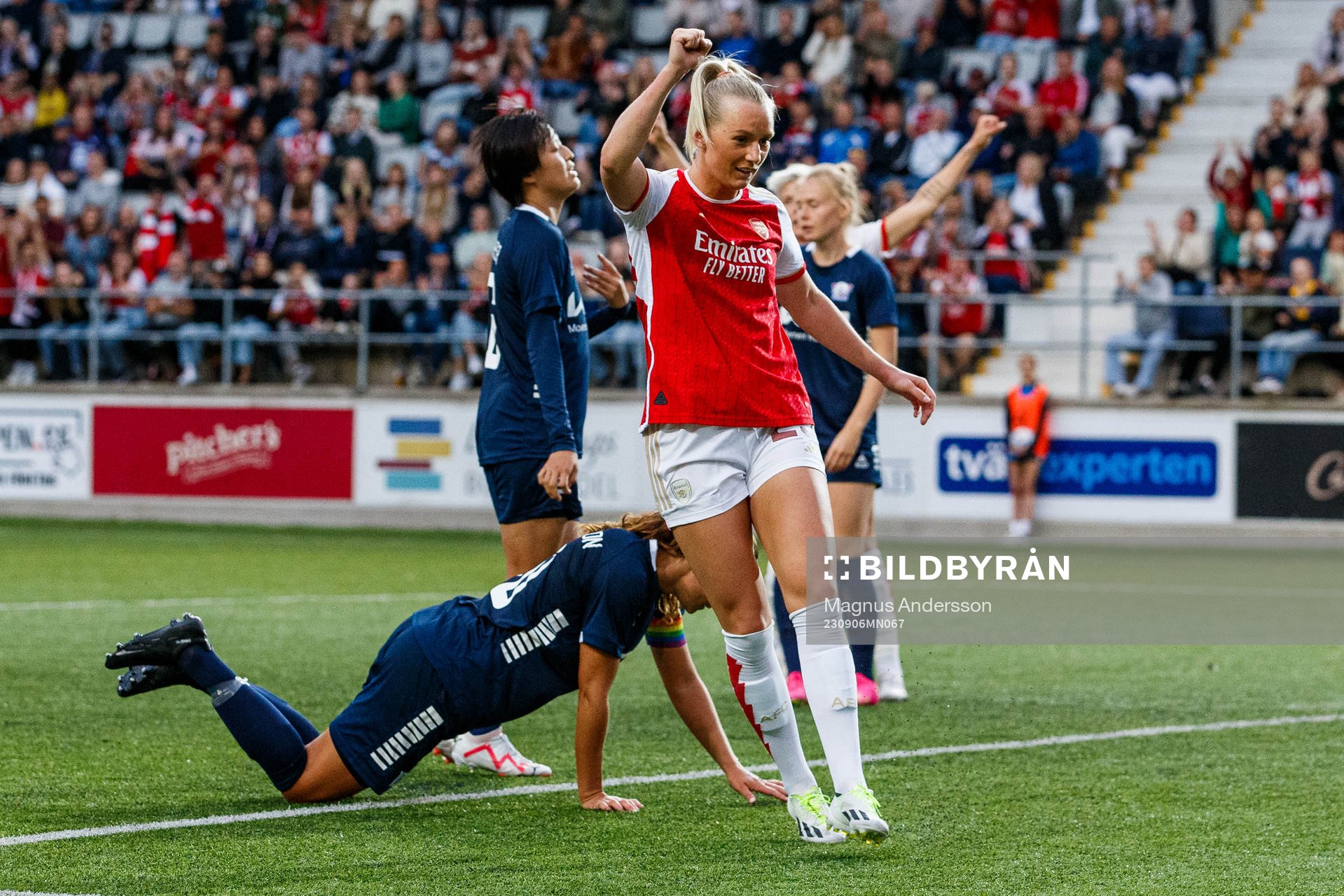 Stina Blackstenius celebrates