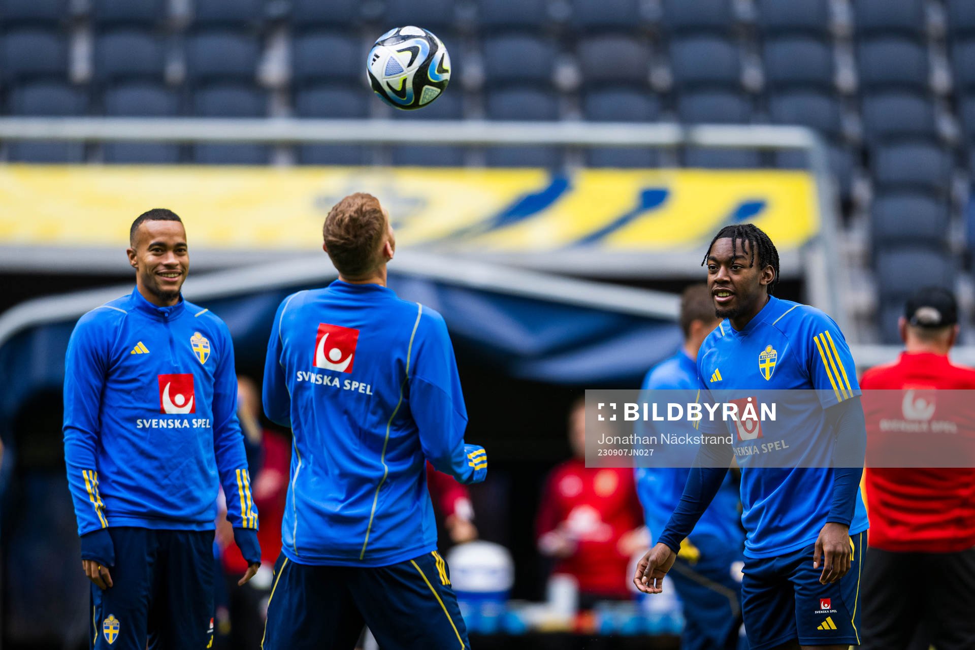 Robin Quaison and Anthony Elanga of the Swedish national