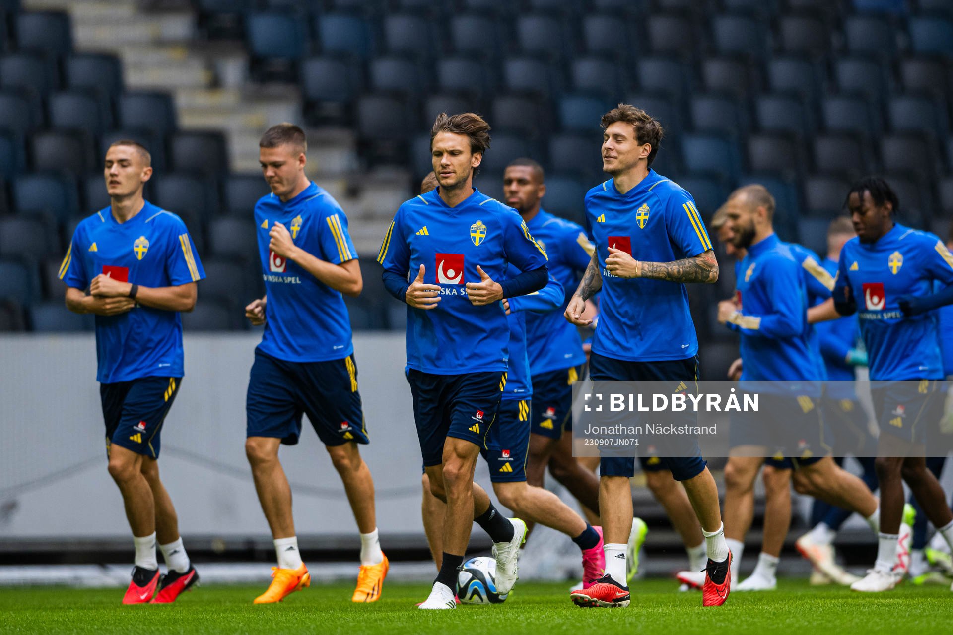 Albin Ekdal and Victor Nilsson Lindelöf of the Swedish