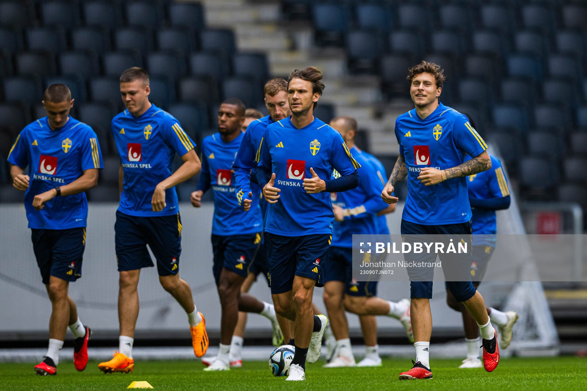 Albin Ekdal and Victor Nilsson Lindelöf of the Swedish