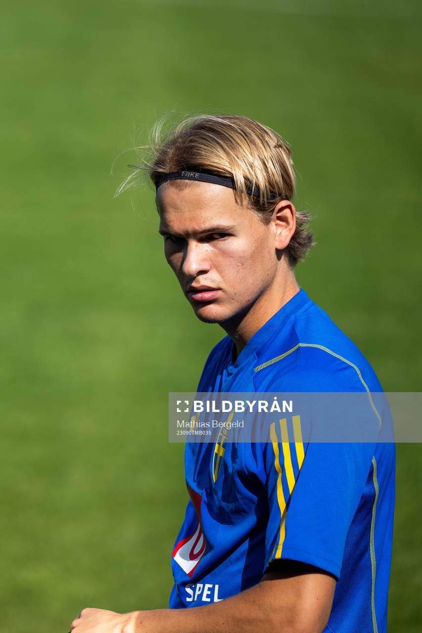 Markus Karlsson of the Swedish under-21 national football team during a training session on September 7, 2023 in Husqvarna.
