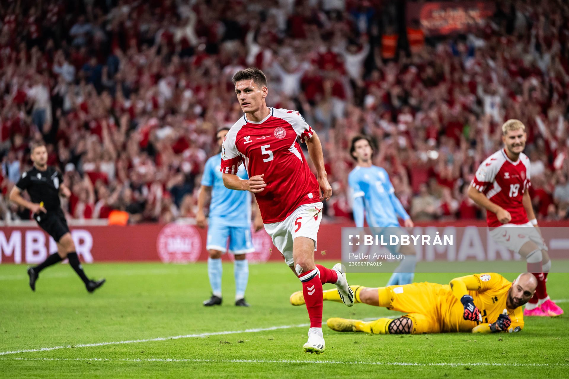 Joakim Mæhle of Denmark celebrates