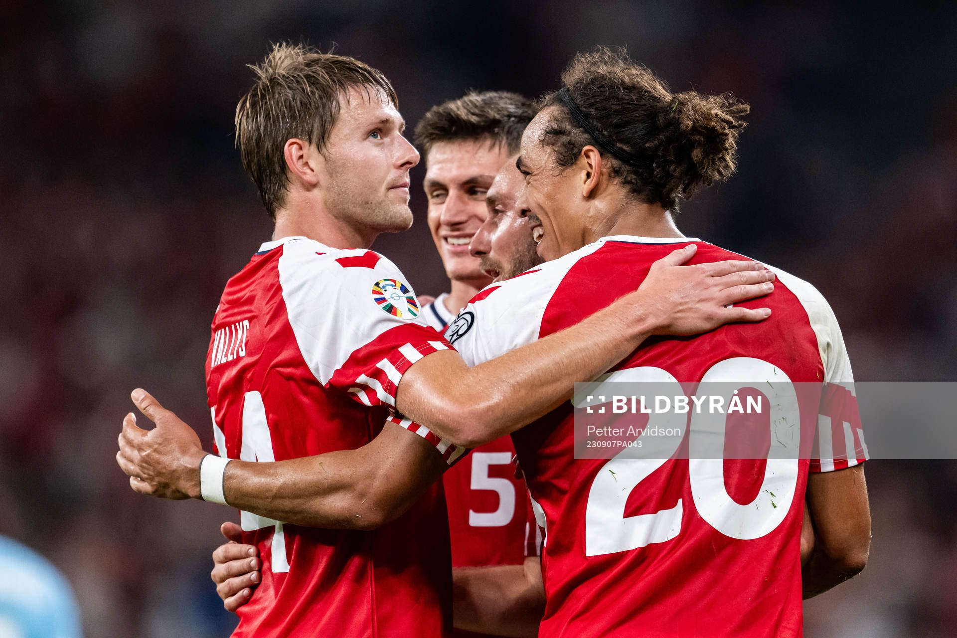 Yussuf Poulsen of Denmark celebrates with Nicolai Vallys