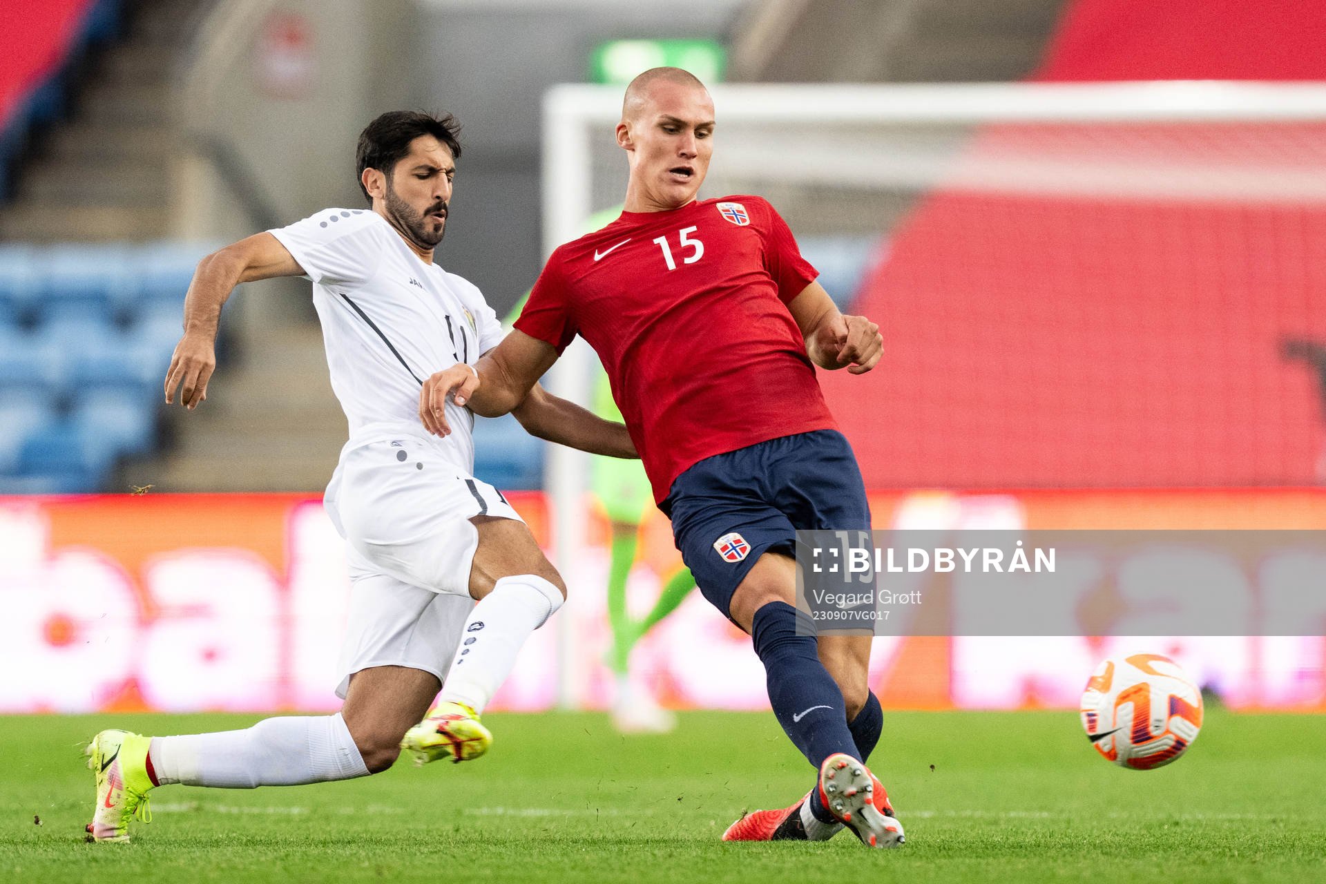 Yazan Al-Naimat of Jordan and Leo Skiri Østigård of Norway