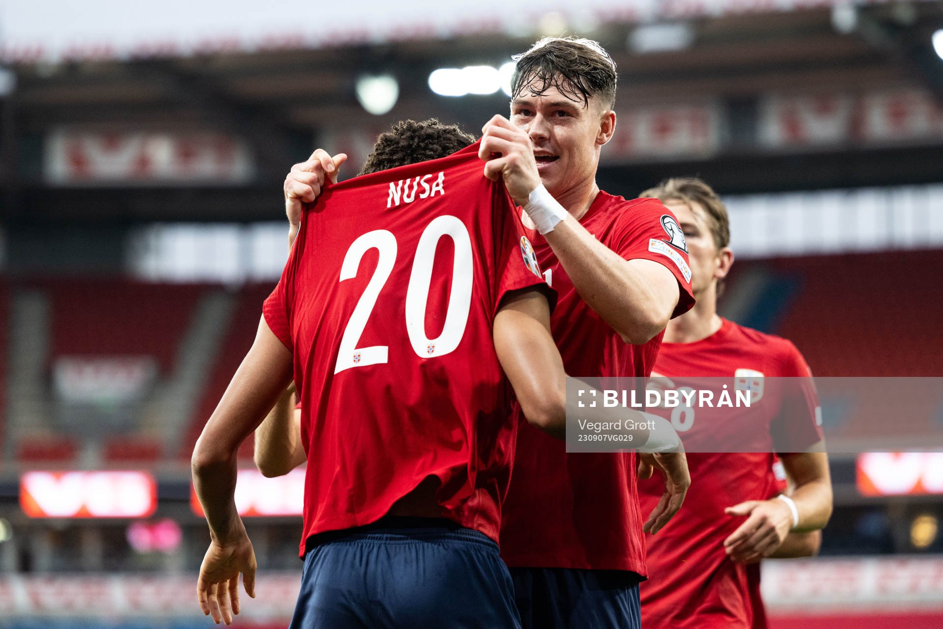 Antonio Nusa and Jørgen Strand Larsen of Norway celebrates