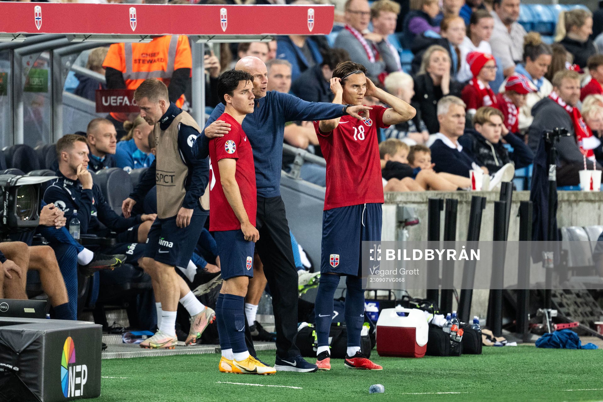 Hugo Vetlesen, Head coach Ståle Solbakken and Markus