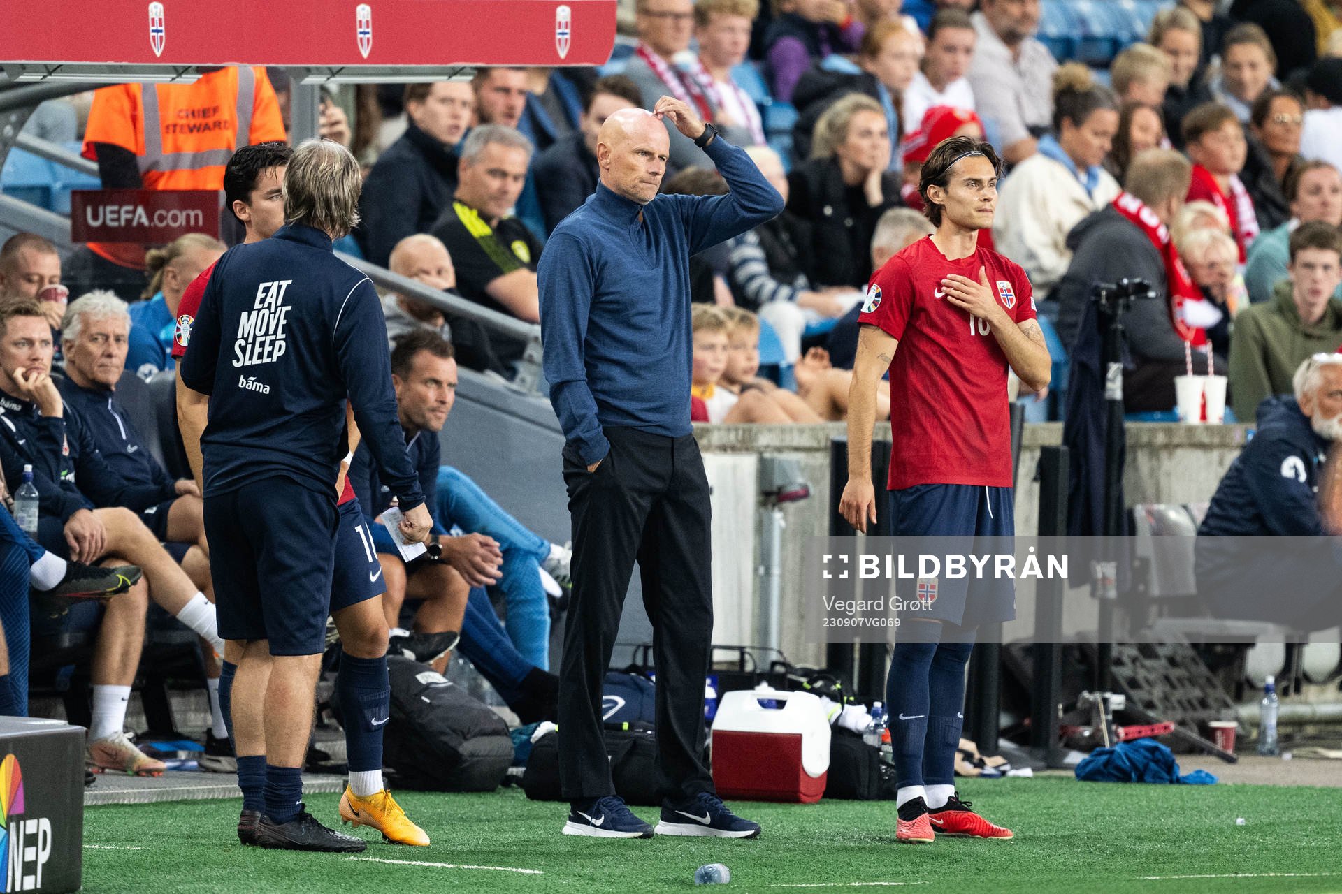 Head coach Ståle Solbakken and Markus Solbakken of Norway