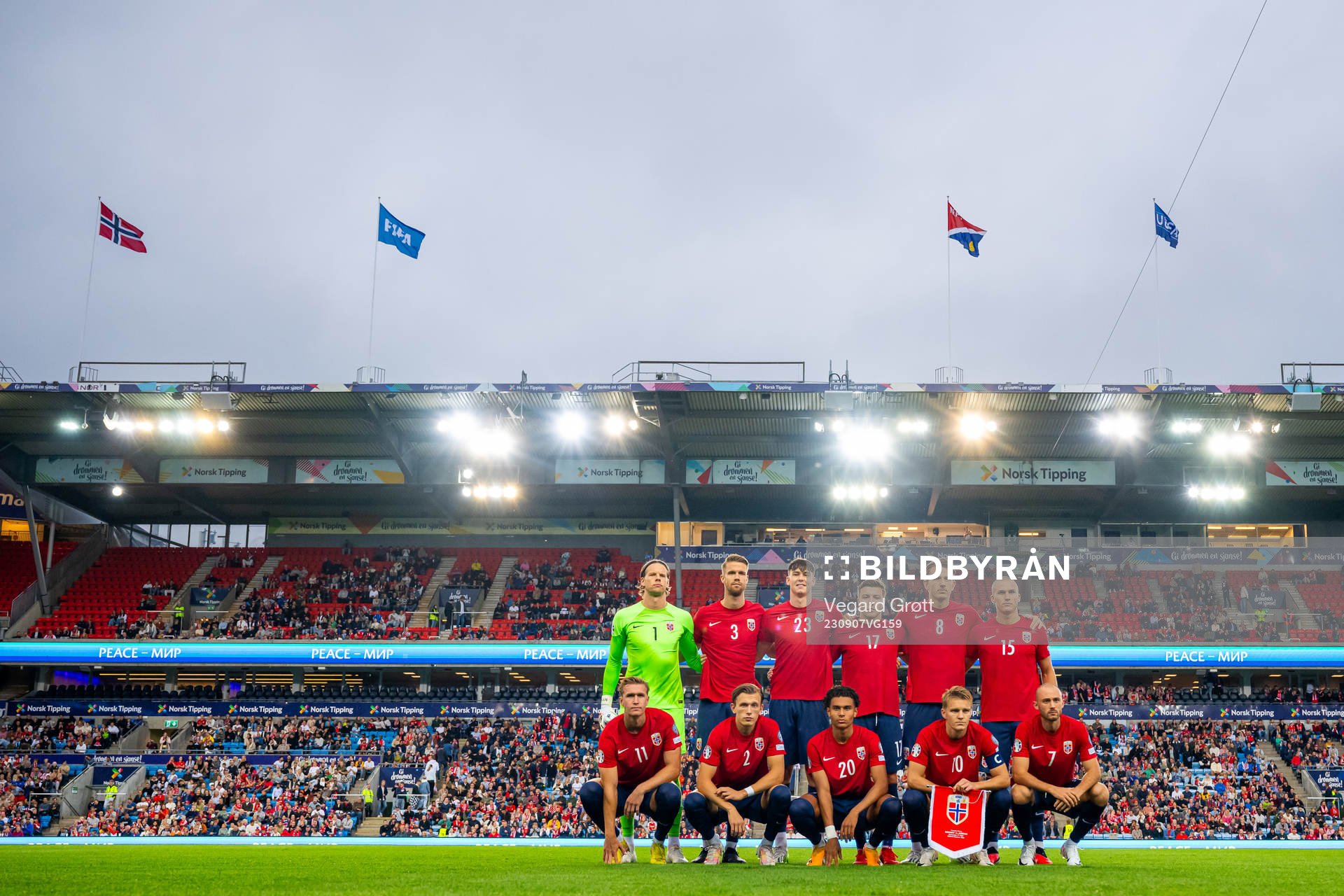 The starting eleven of Norway pose for a team photo