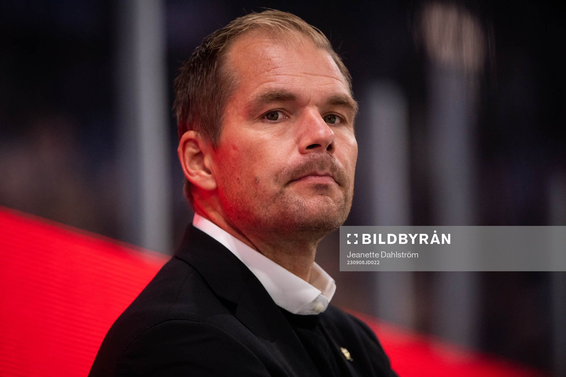 Head coach Thomas Mitell
