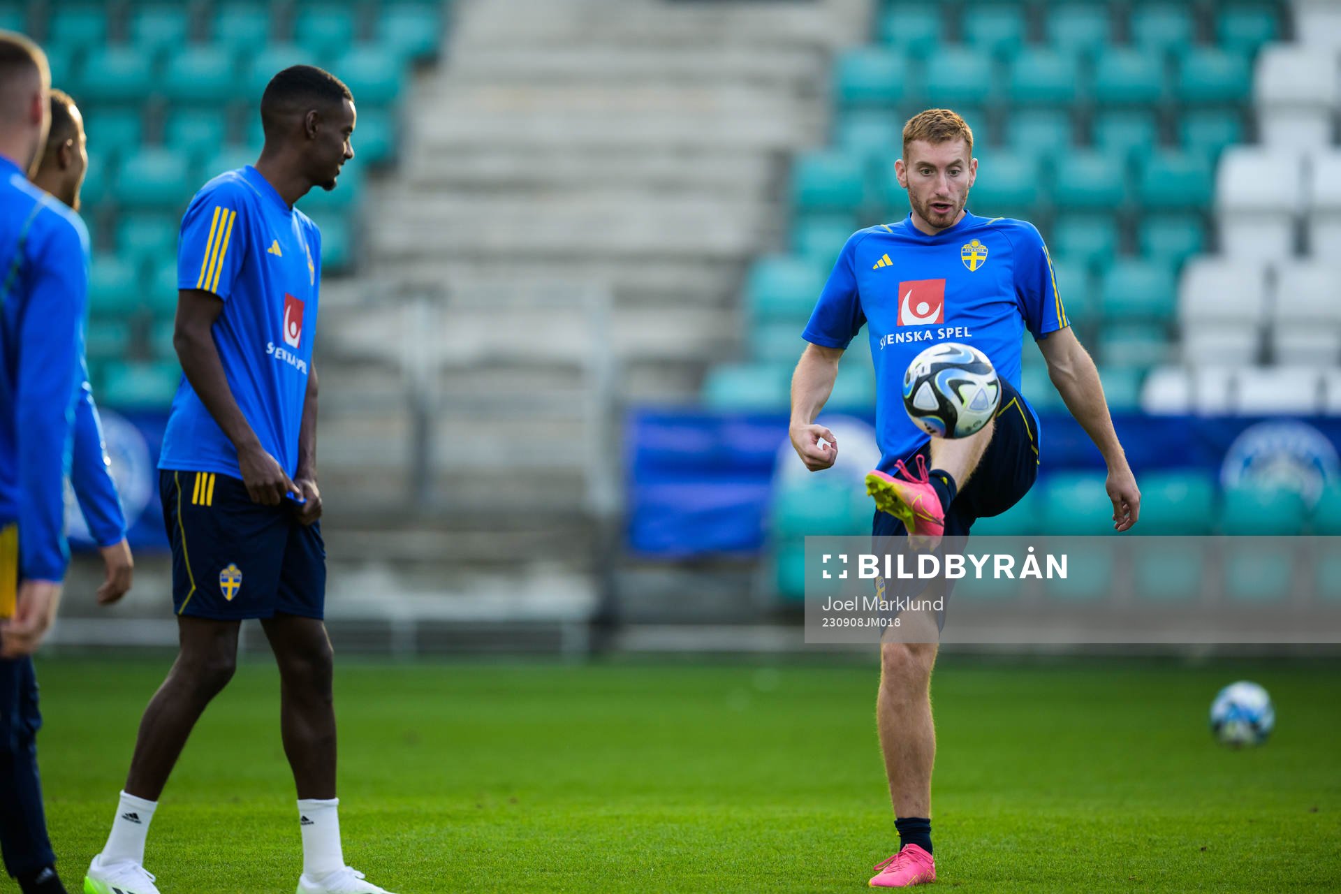 Alexander Isak and Dejan Kulusevski of the Swedish national