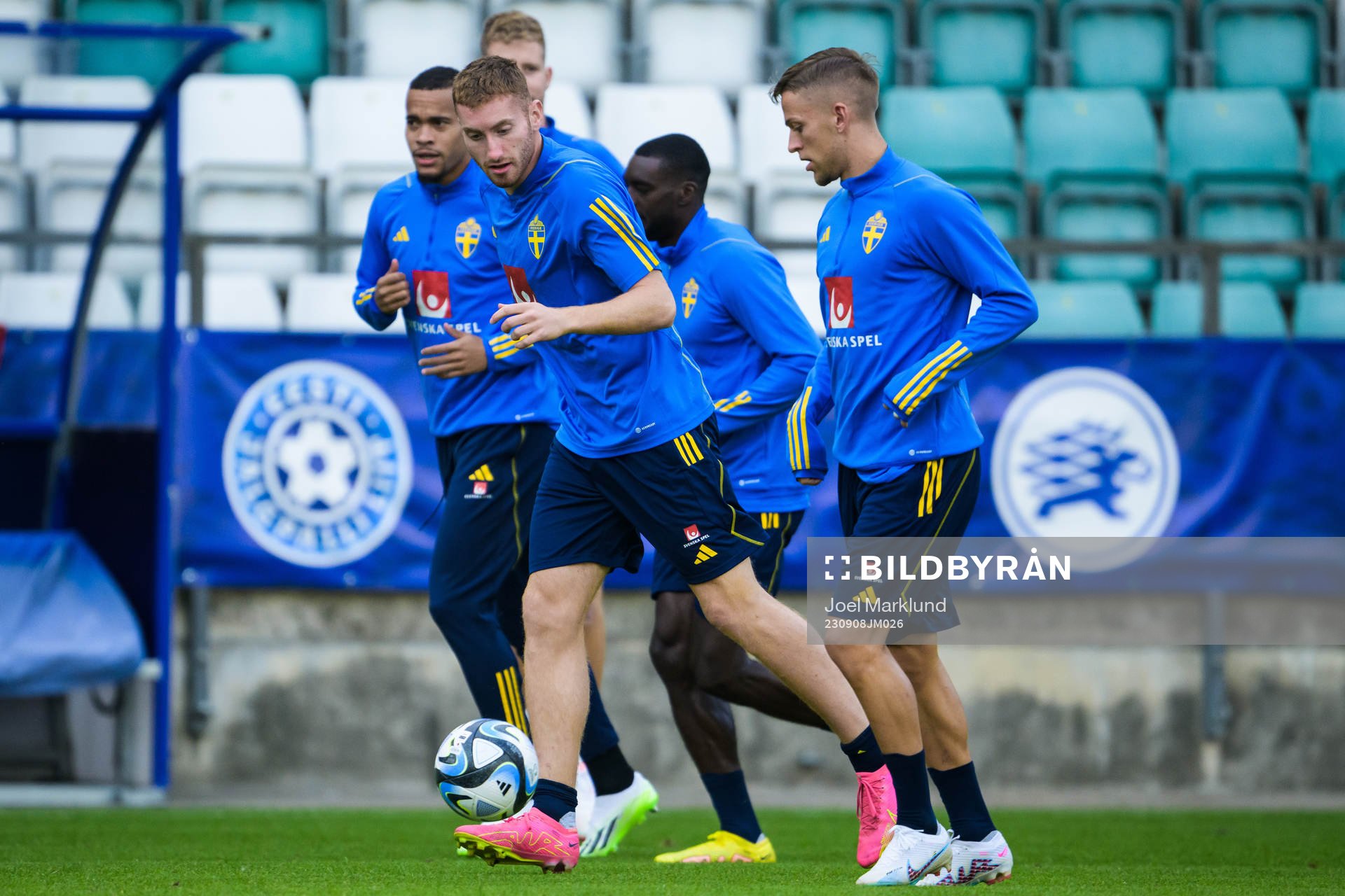 Dejan Kulusevski and Jesper Karlsson of the Swedish