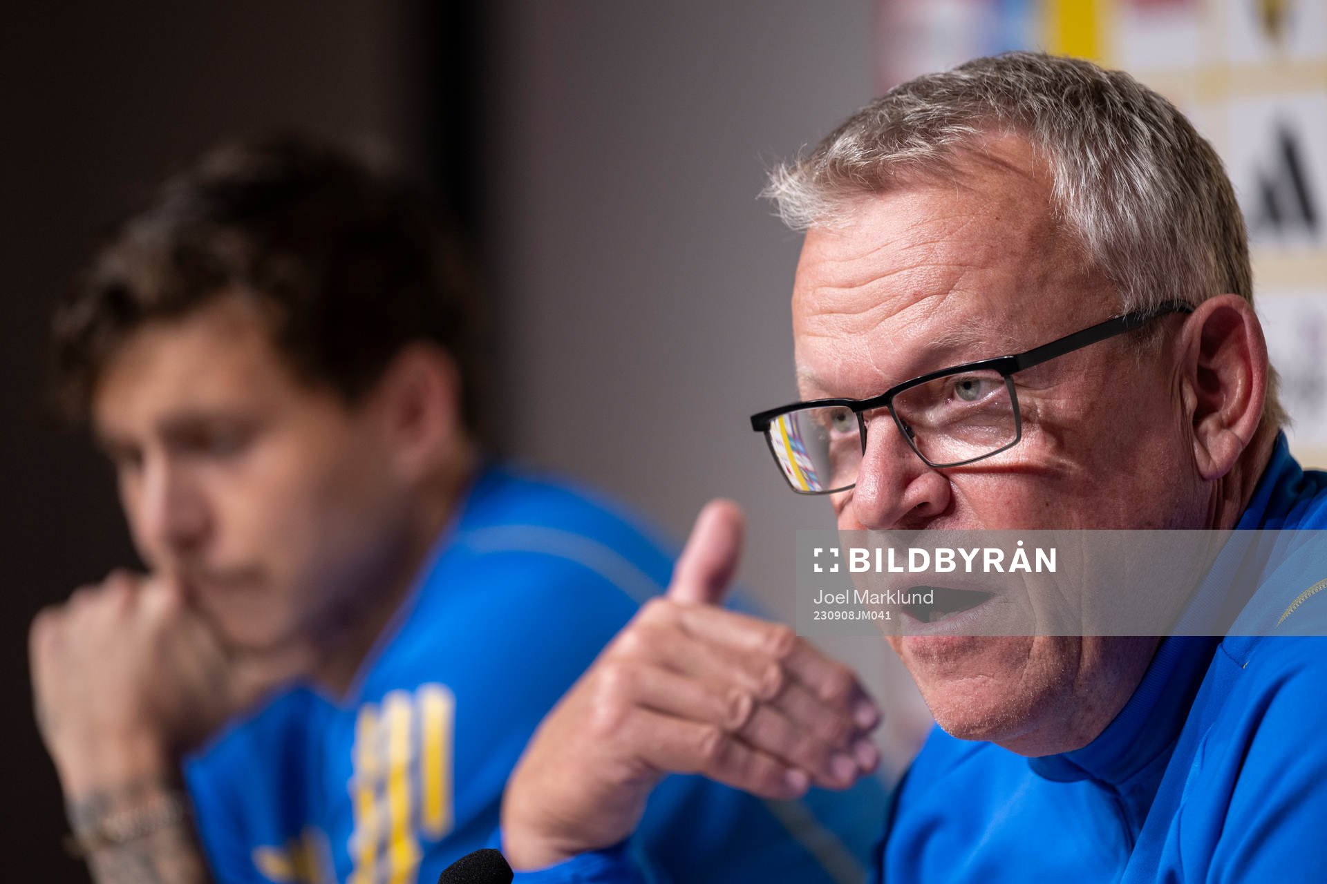 Victor Nilsson Lindelöf and head coach Janne Andersson of