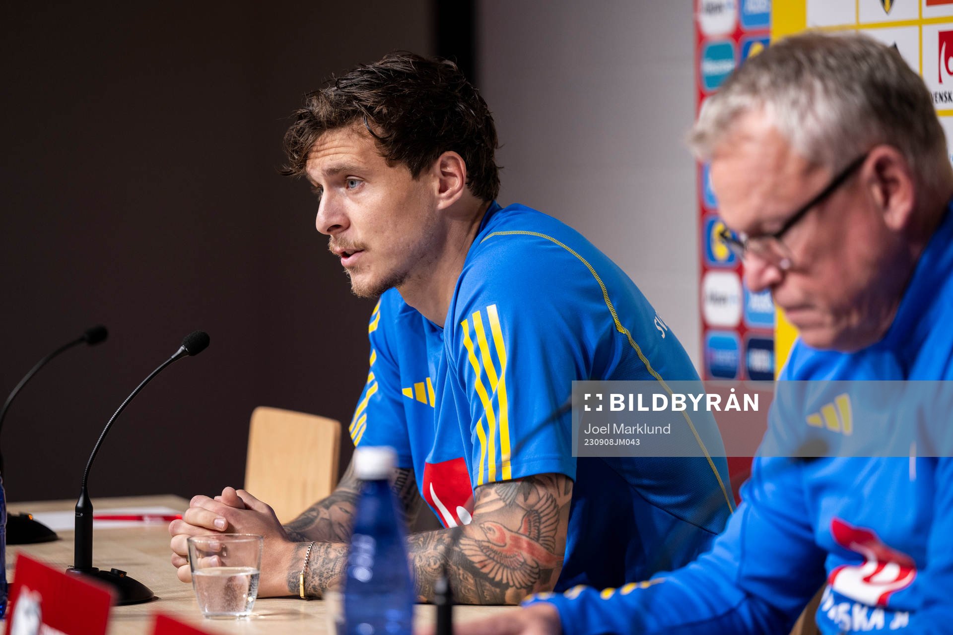 Victor Nilsson Lindelöf and head coach Janne Andersson of