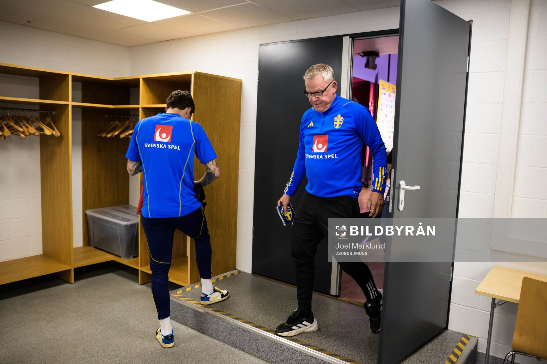 Victor Nilsson Lindelöf and head coach Janne Andersson of