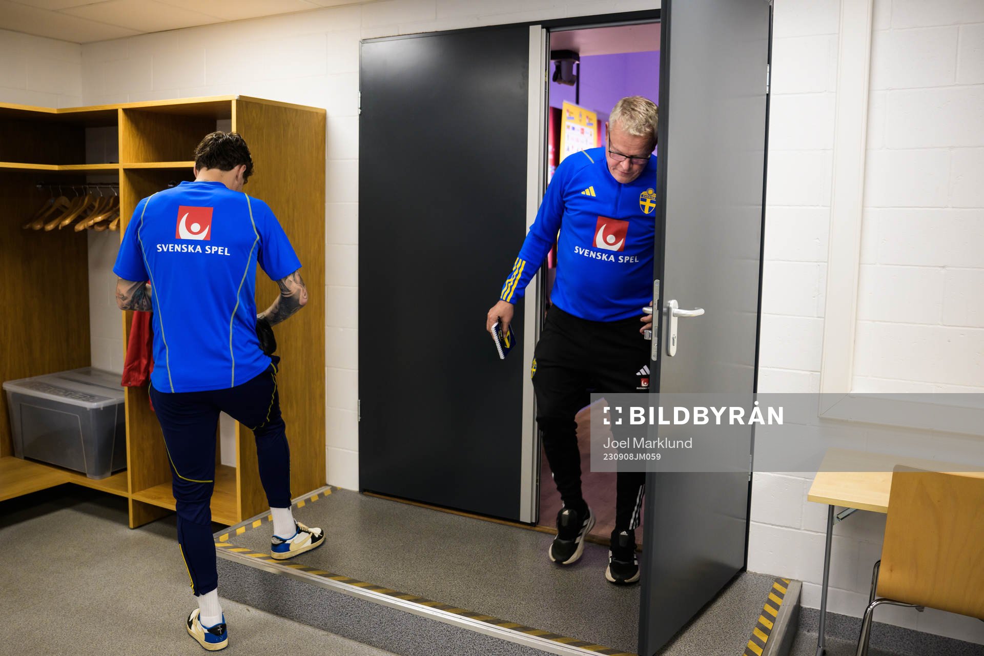 Victor Nilsson Lindelöf and head coach Janne Andersson of