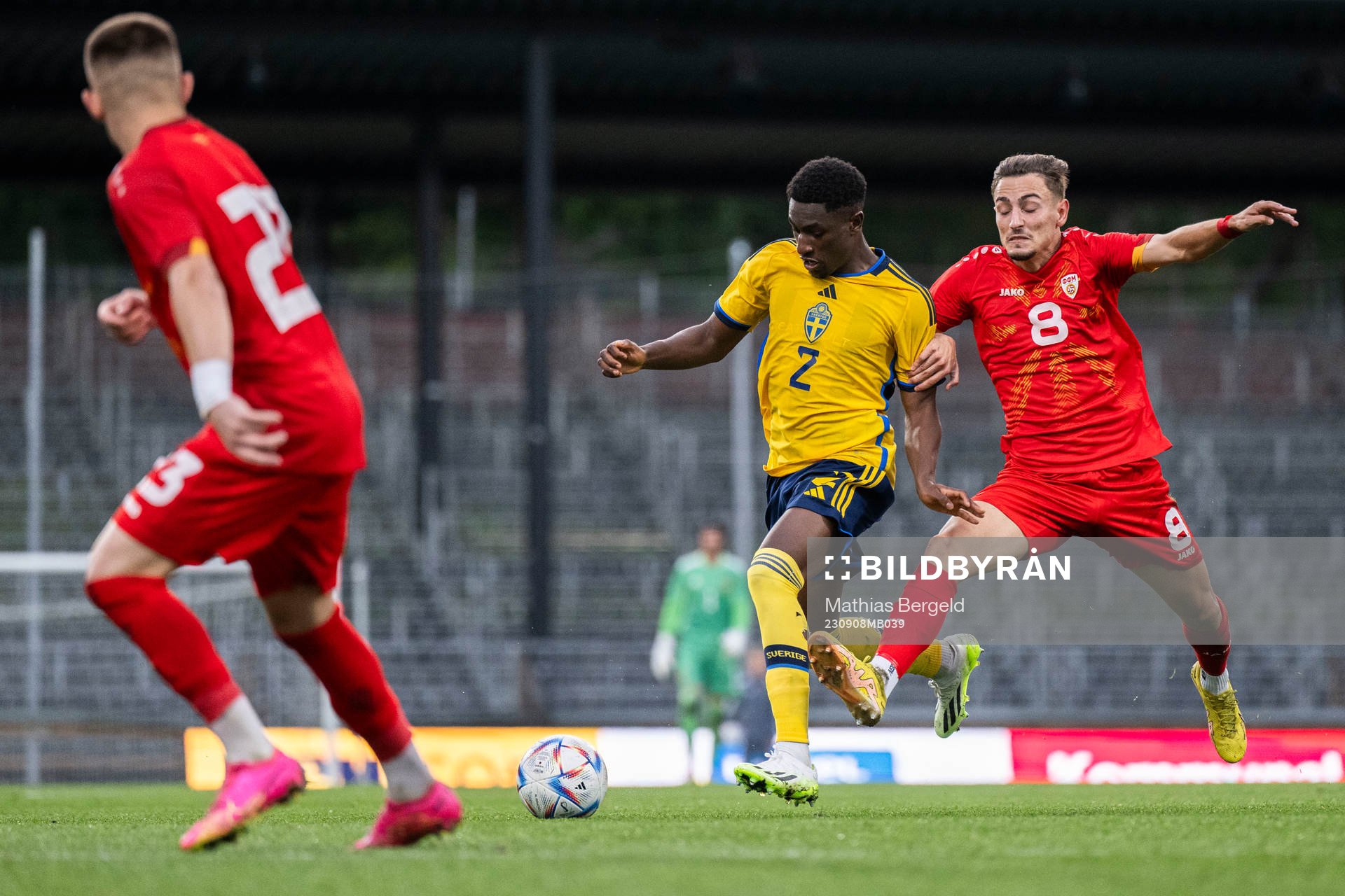 Josafat Mendes of Sweden and Ivan Nikolov of North Macedonia