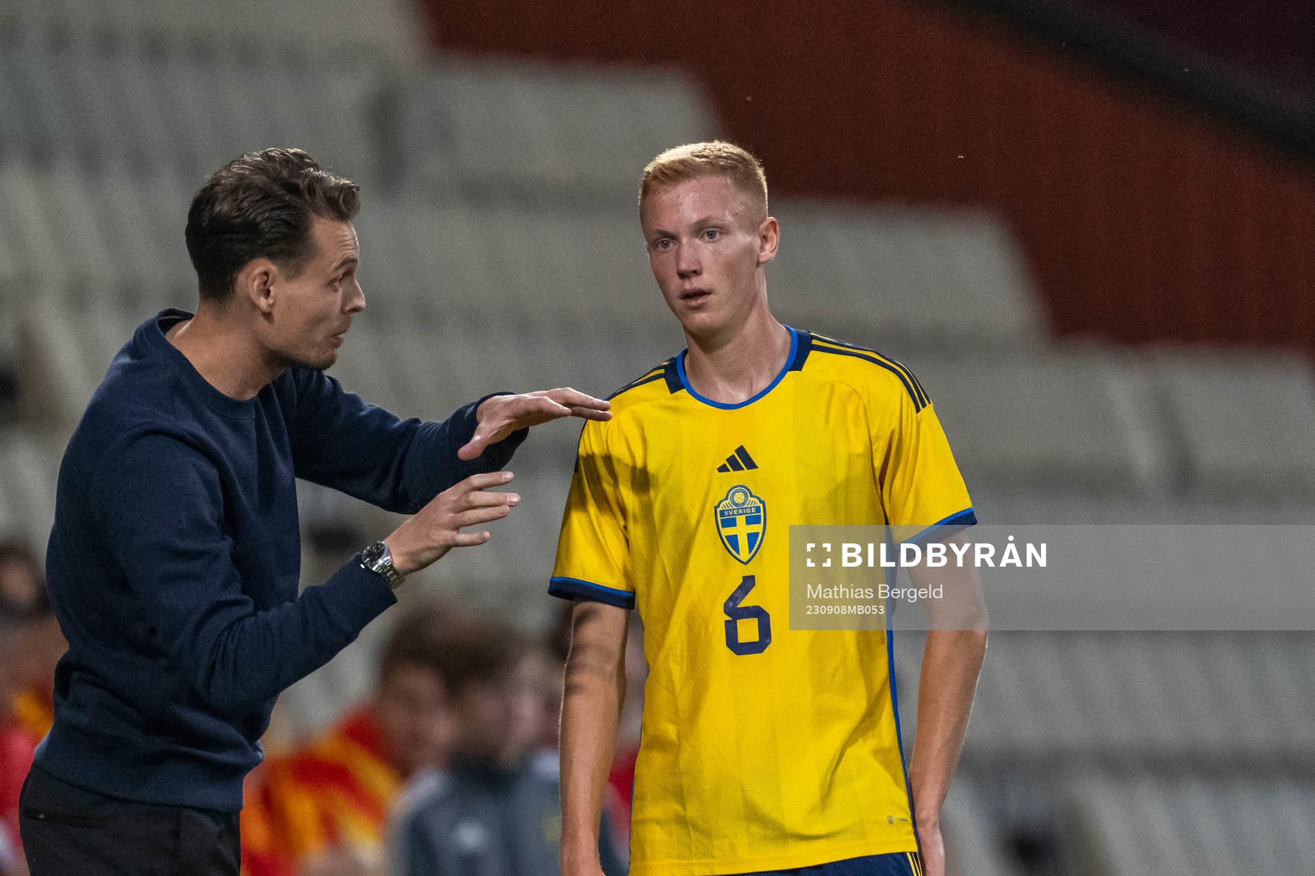 Head coach Daniel Bäckström and Hugo Larsson of Sweden