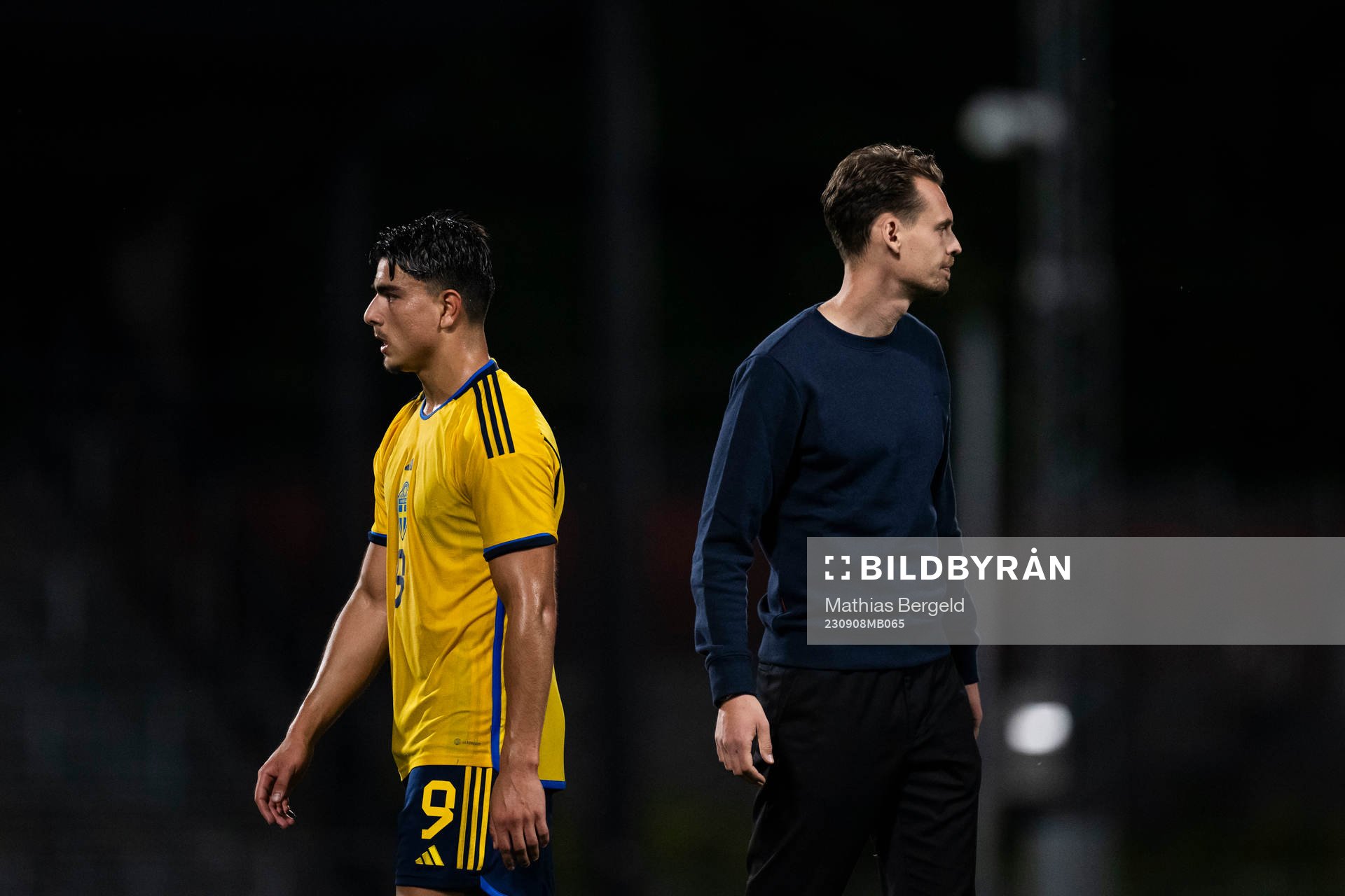 Jusef Erabi and head coach Daniel Bäckström of Sweden