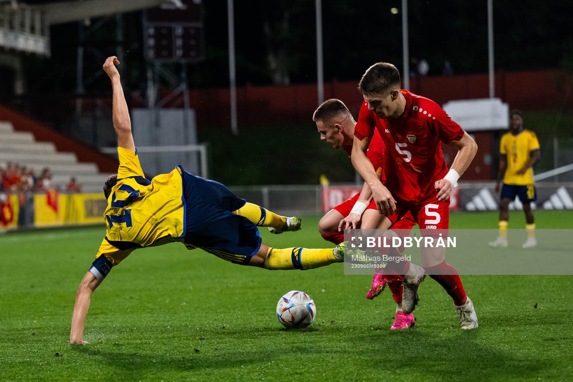 Noah Persson of Sweden and Rezat Ramadani of North Macedonia