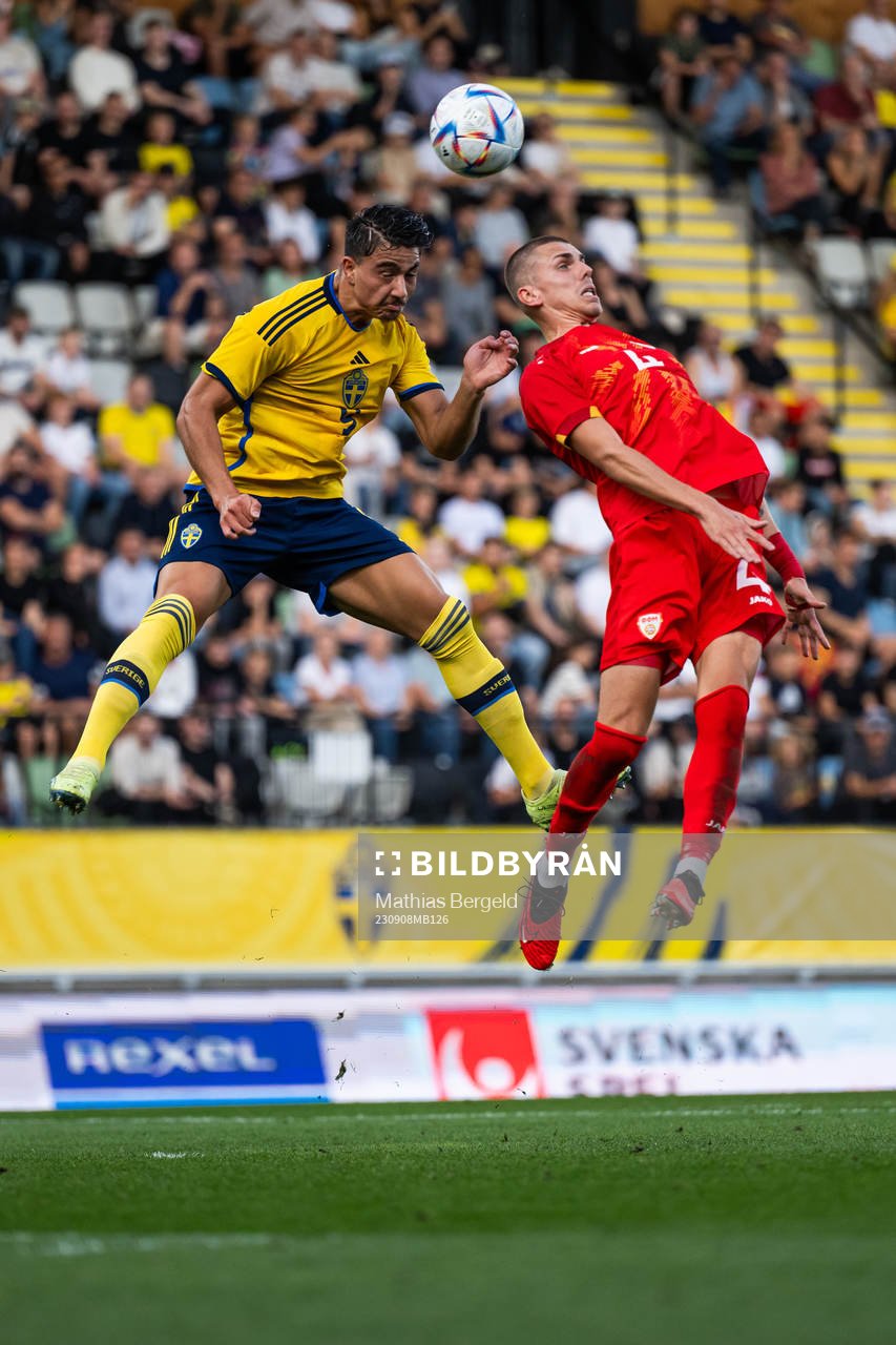 Jusef Erabi of Sweden and Andrej Stojcevski of North