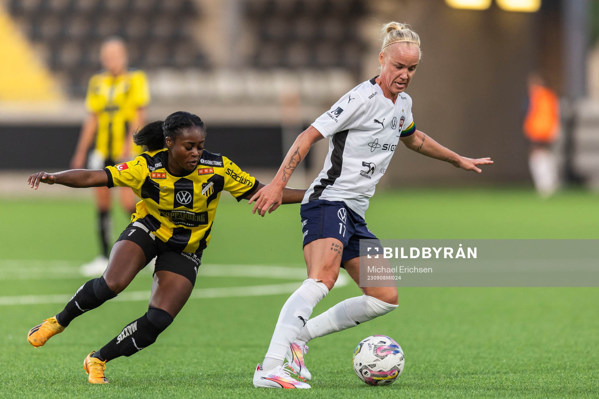 Häckens Monica Jusu Bah och FC Rosengårds Caroline Seger