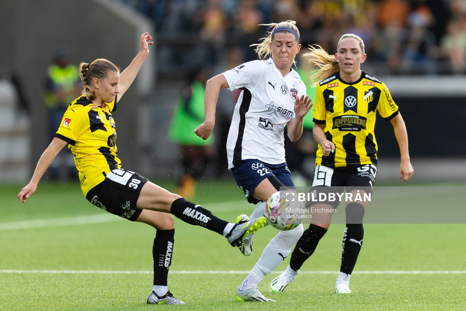 Häckens Katariina Kosola och FC Rosengårds Olivia Schough