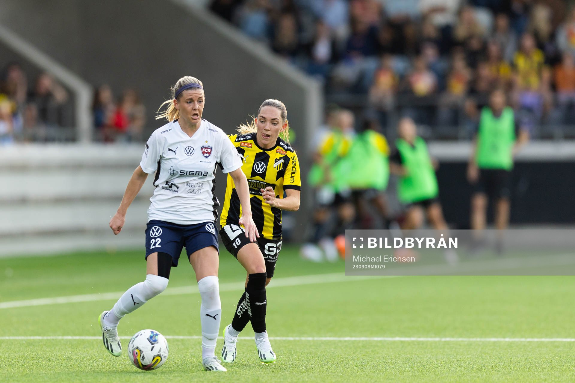 FC Rosengårds Olivia Schough och Häckens Elin Rubensson