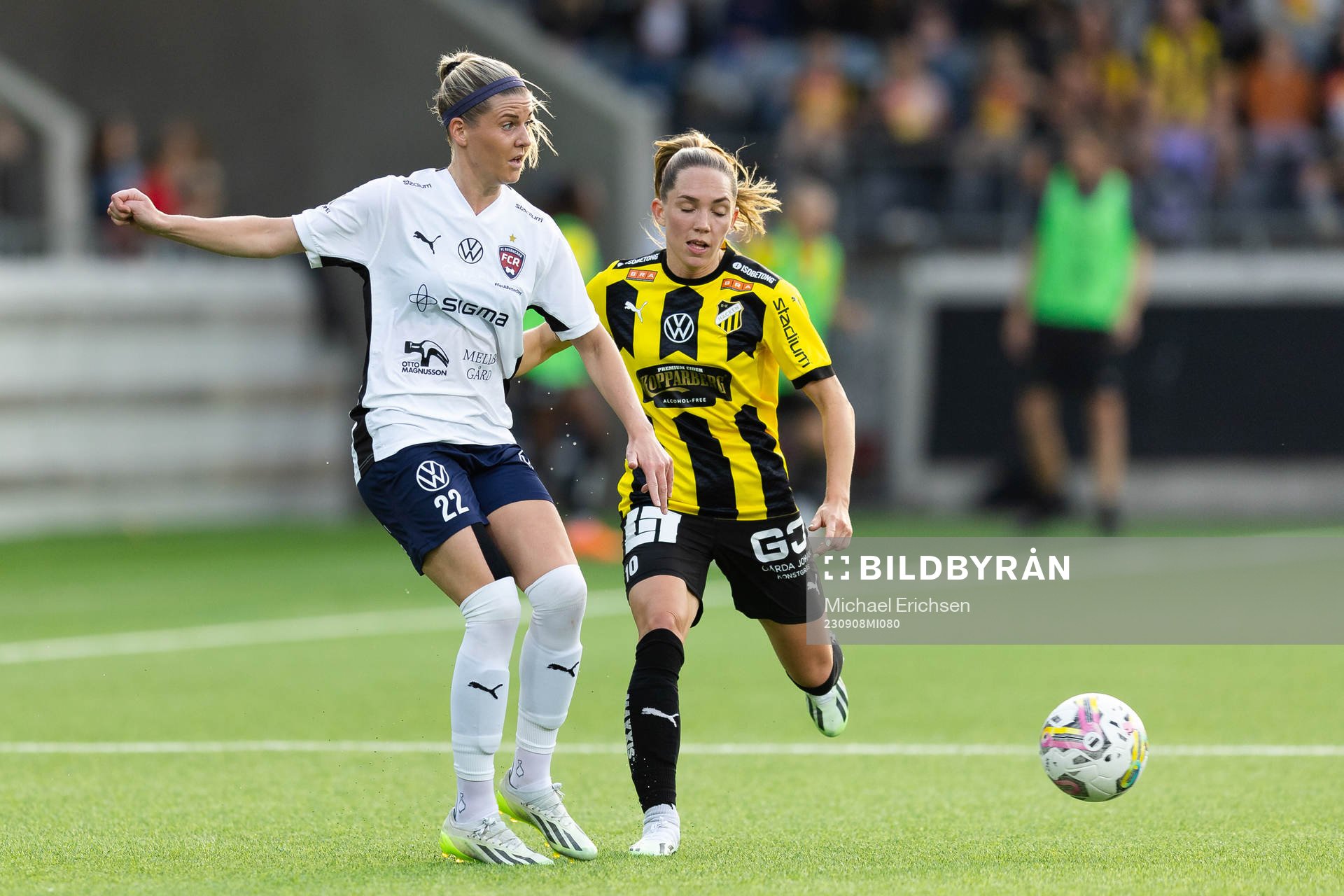 FC Rosengårds Olivia Schough och Häckens Elin Rubensson