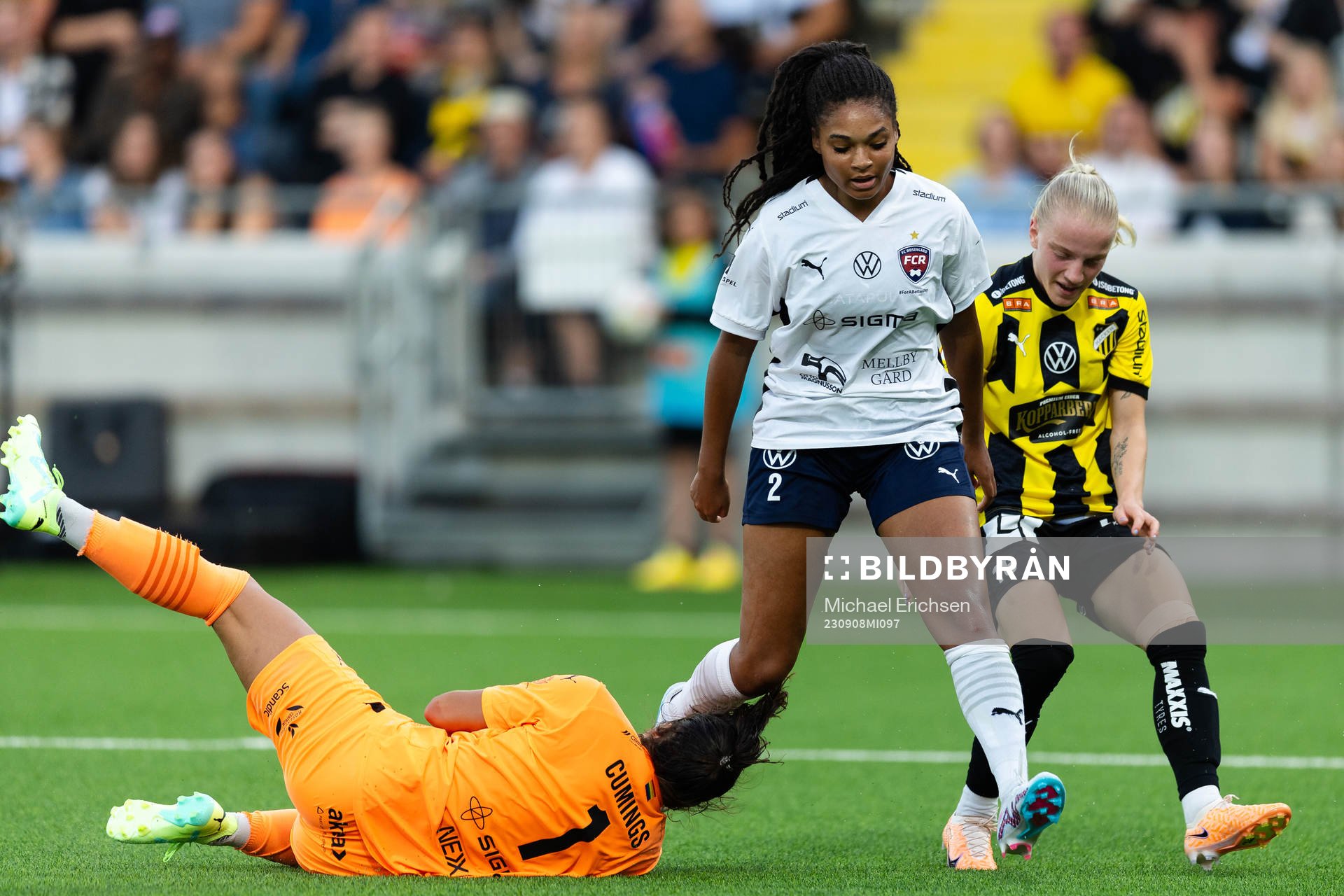 FC Rosengårds målvakt Eartha Cumings och Isabella Obaze