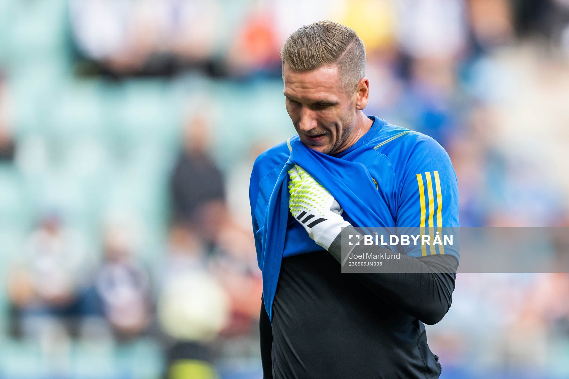 goalkeeper Robin Olsen of Sweden
