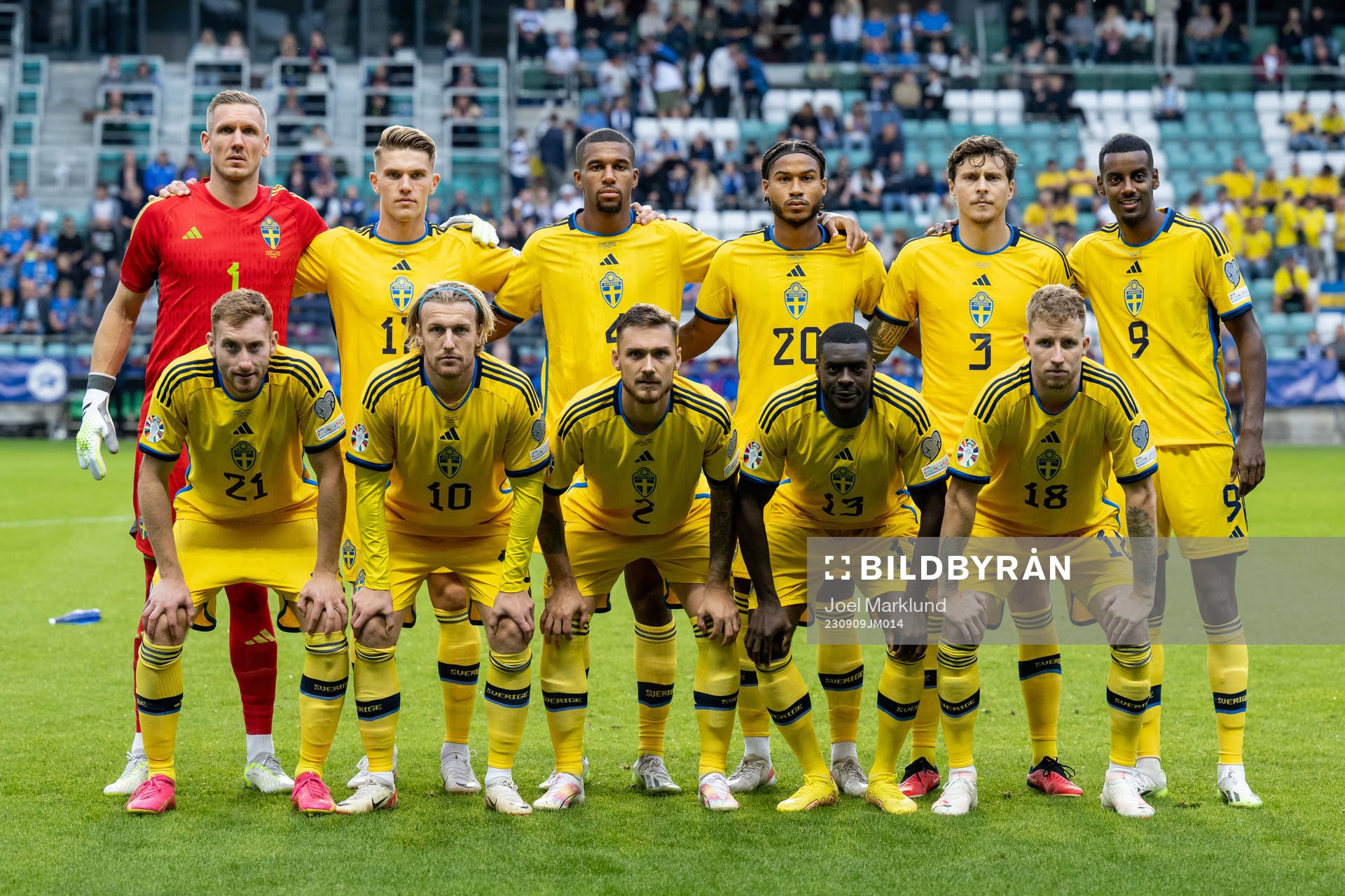 The starting eleven of Sweden pose for a photo