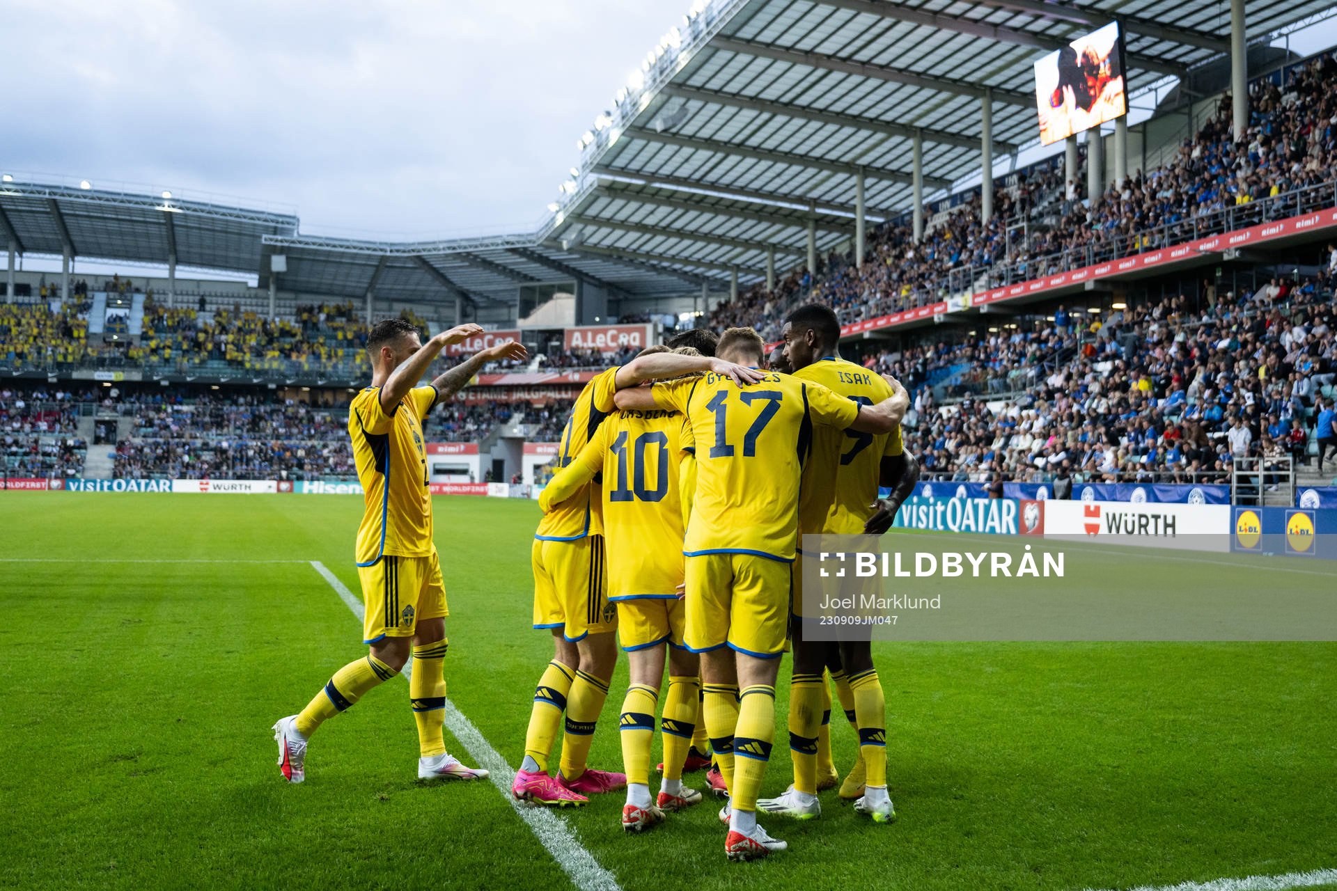 Alexander Isak of Sweden celebrate with teammates