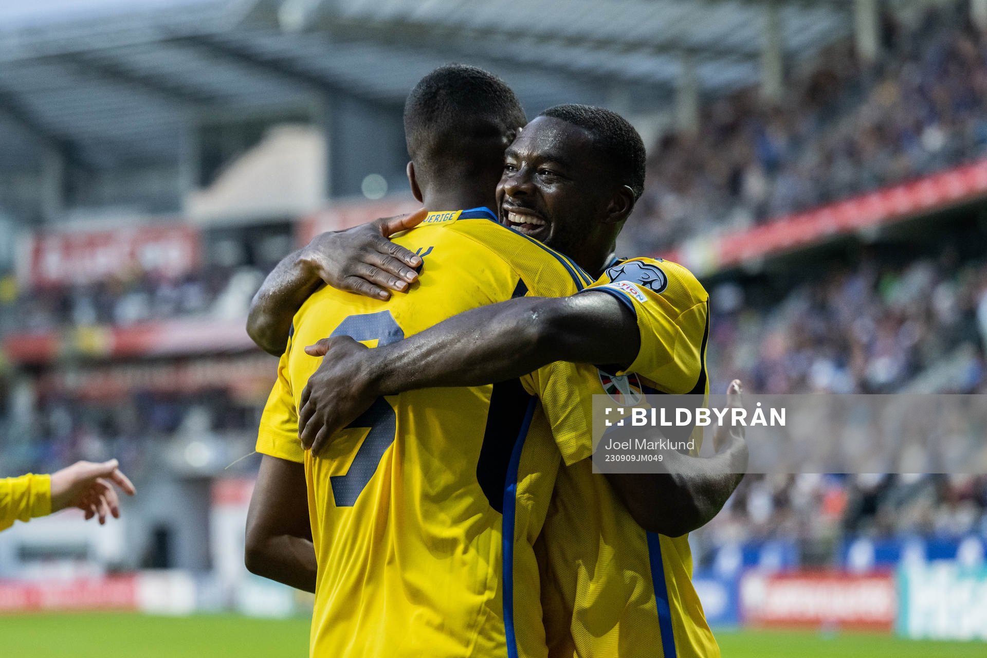Alexander Isak anf Ken Sema of Sweden celebrate