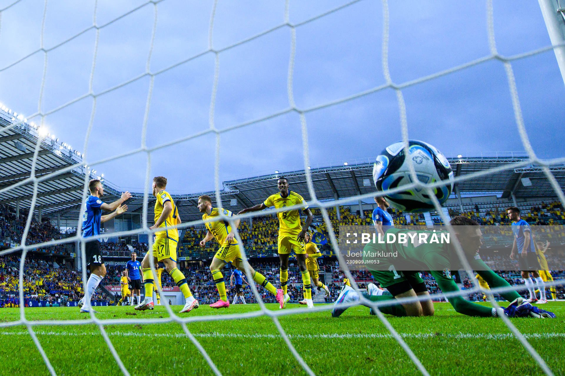 Dejan Kulusevski of Sweden celebrates