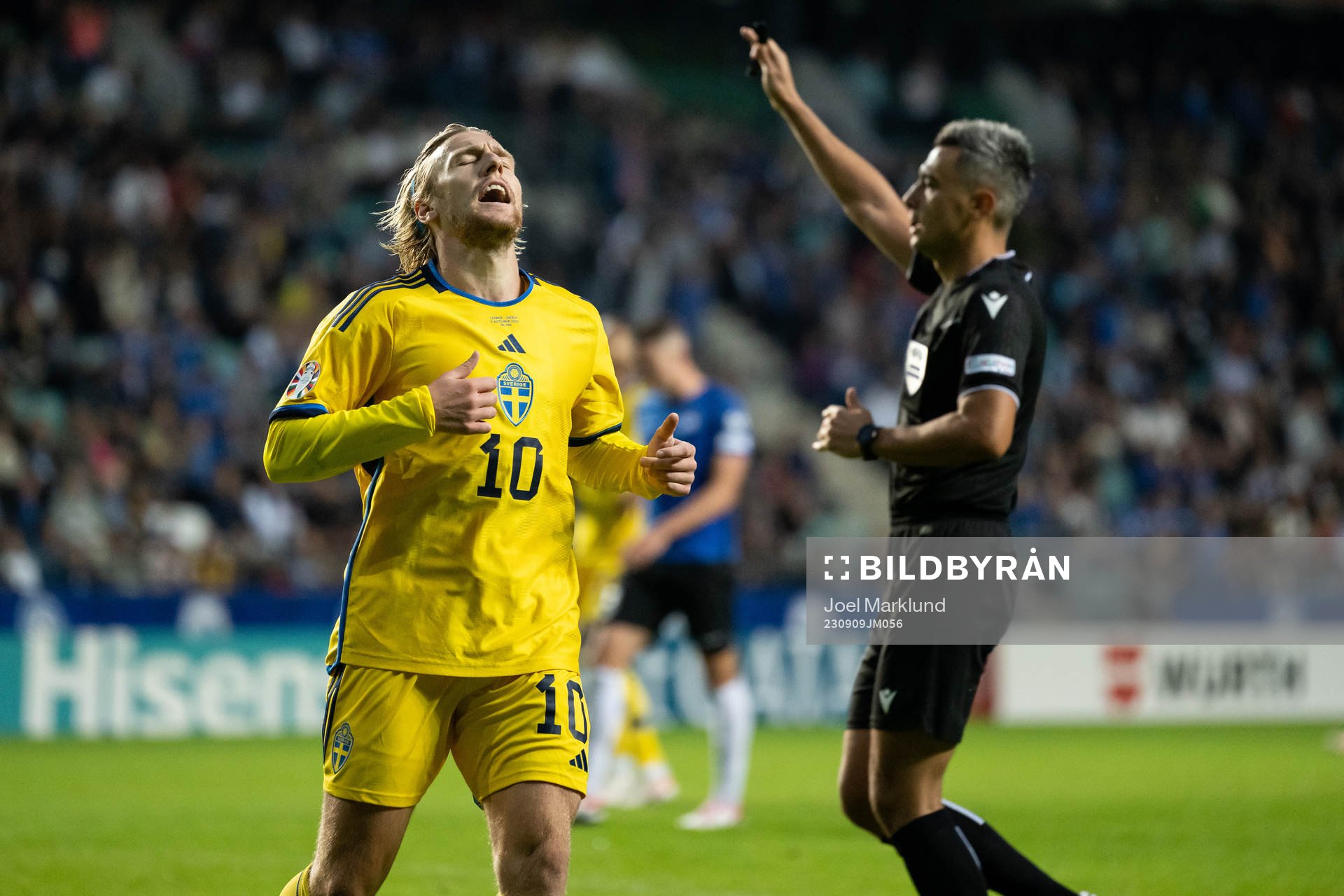Emil Forsberg of Sweden looks dejected