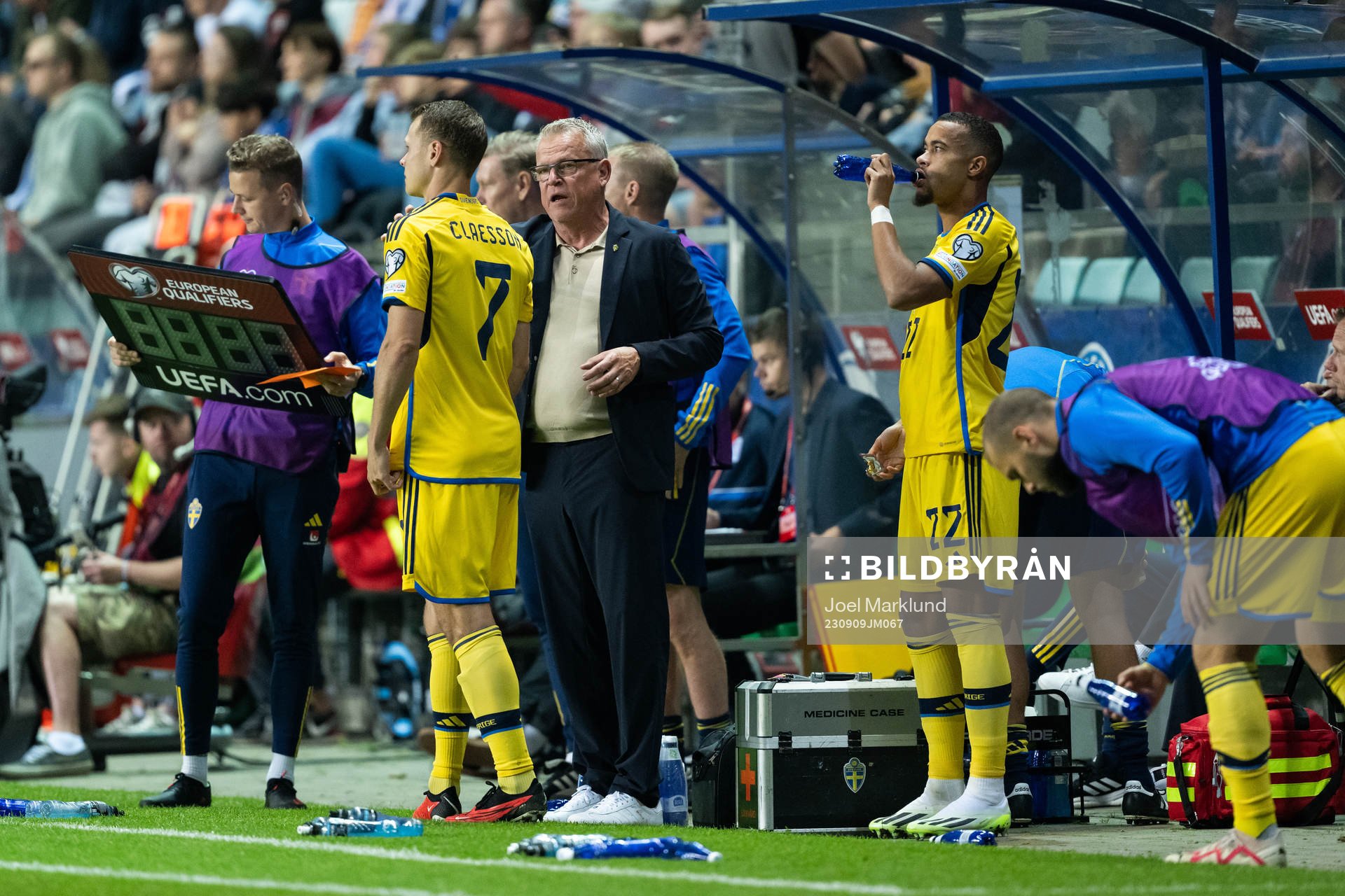 Viktor Claesson and Robin Quaison of Sweden