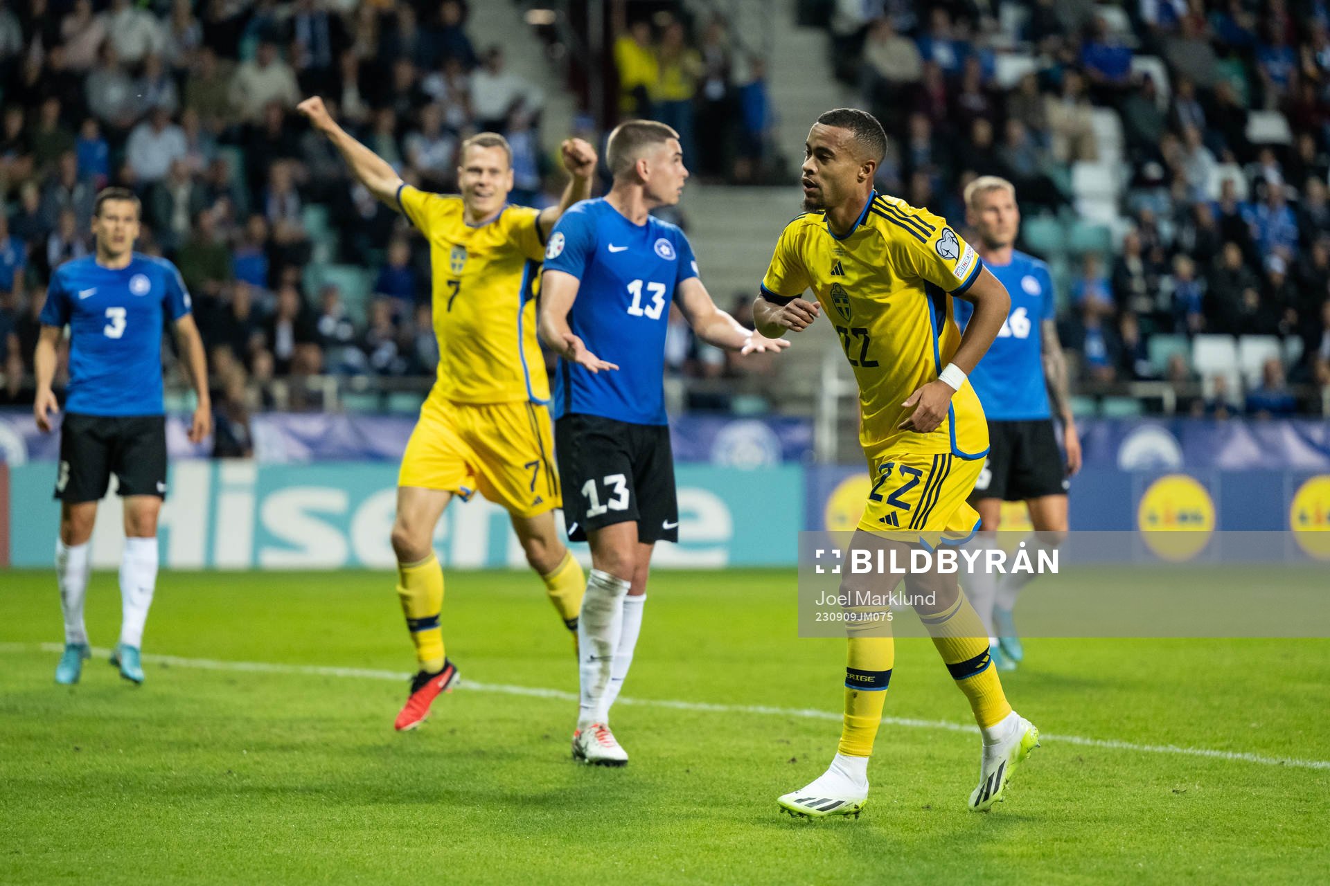 Robin Quaison of Sweden celebrates