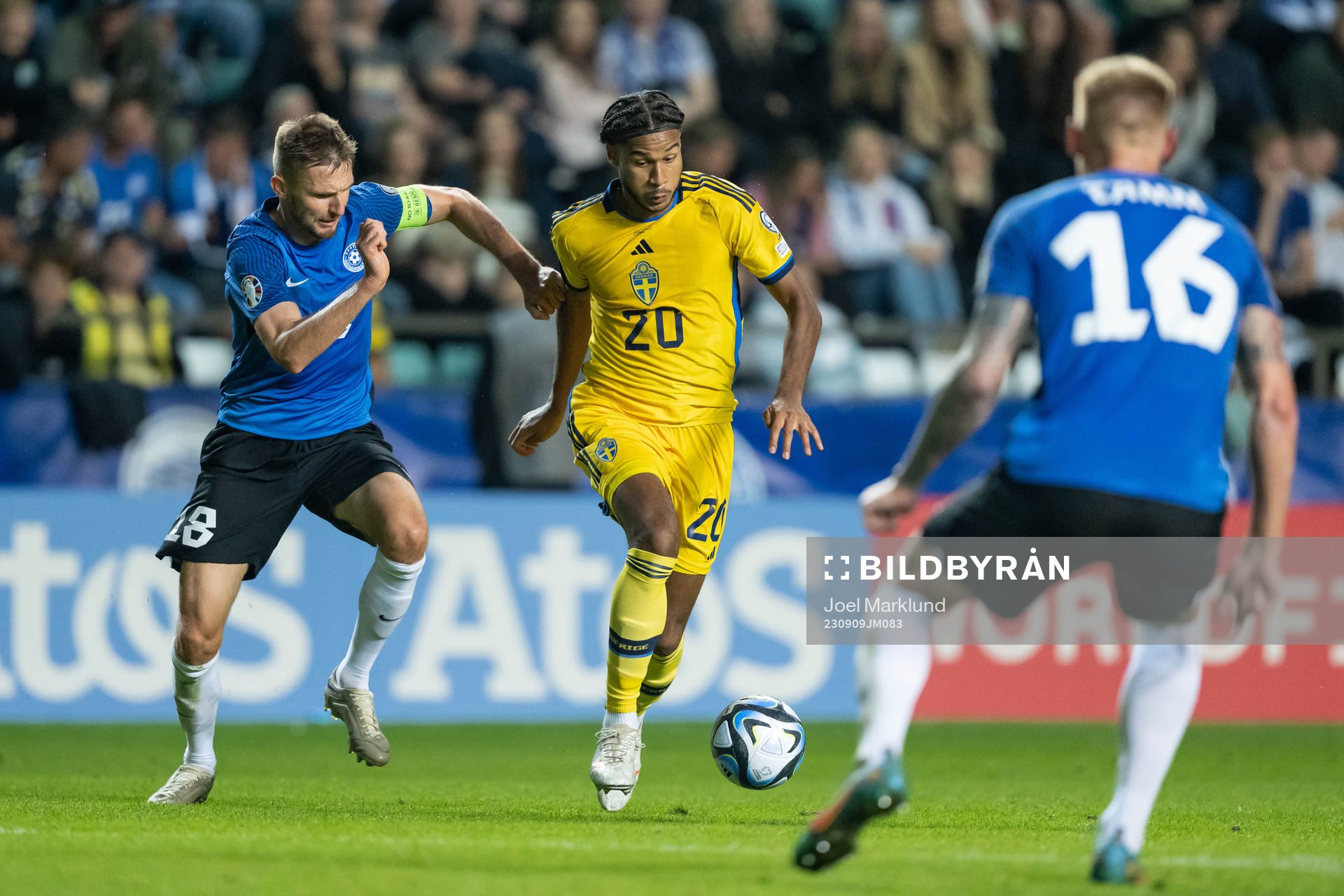 Karol Mets of Estonia and Jens Cajuste of Sweden
