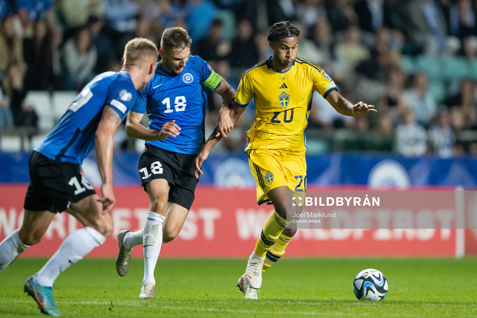 Karol Mets of Estonia and Jens Cajuste of Sweden