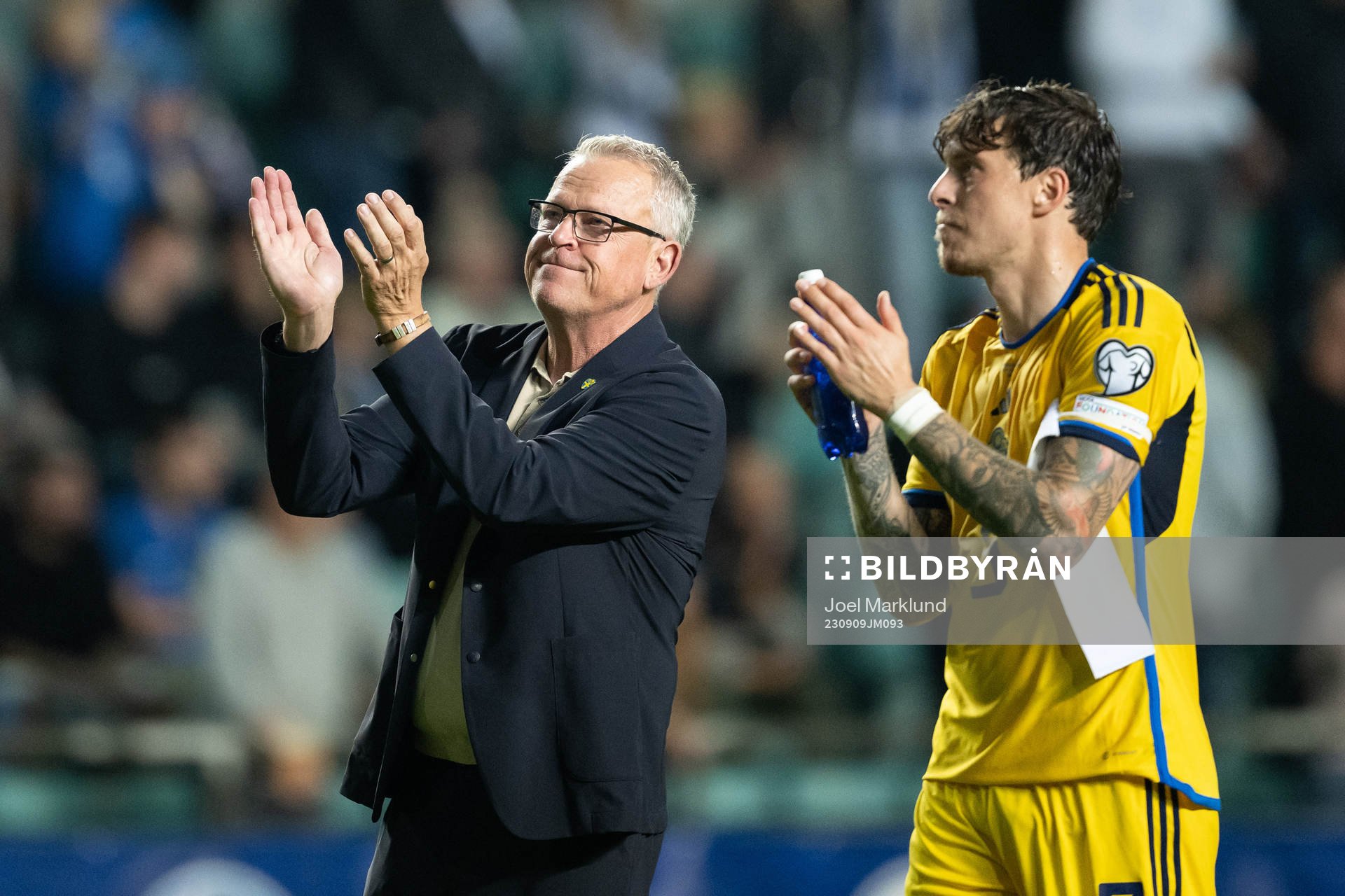 head coach Janne Andersson and Victor Nilsson Lindelöf of