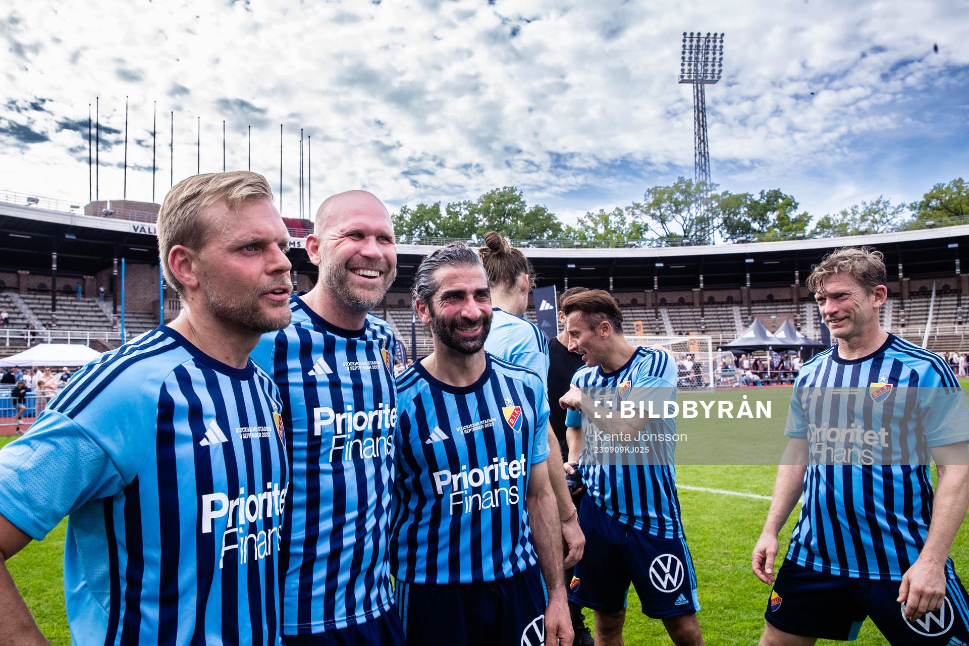 Djurgårdens Johan Arneng, Fredrik Stenman, Abgar Barsom, Lolo Chanko och Jesper Blomqvist efter en legendarmatch mellan Djurgården och Café Opera på Djurgårdsfestivalen 2023 på Stockholms Stadion den 9 september 2023 i Stockholm.