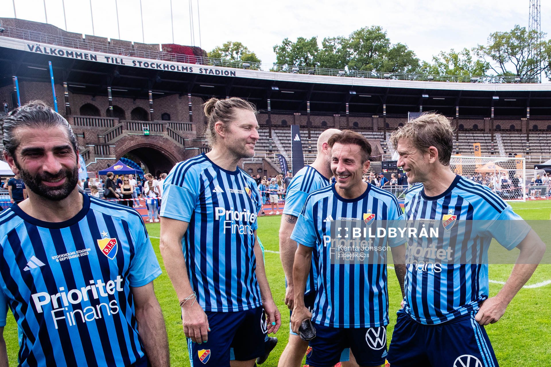 Djurgårdens Abgar Barsom, Lolo Chanko och Jesper Blomqvist efter en legendarmatch mellan Djurgården och Café Opera på Djurgårdsfestivalen 2023 på Stockholms Stadion den 9 september 2023 i Stockholm. 