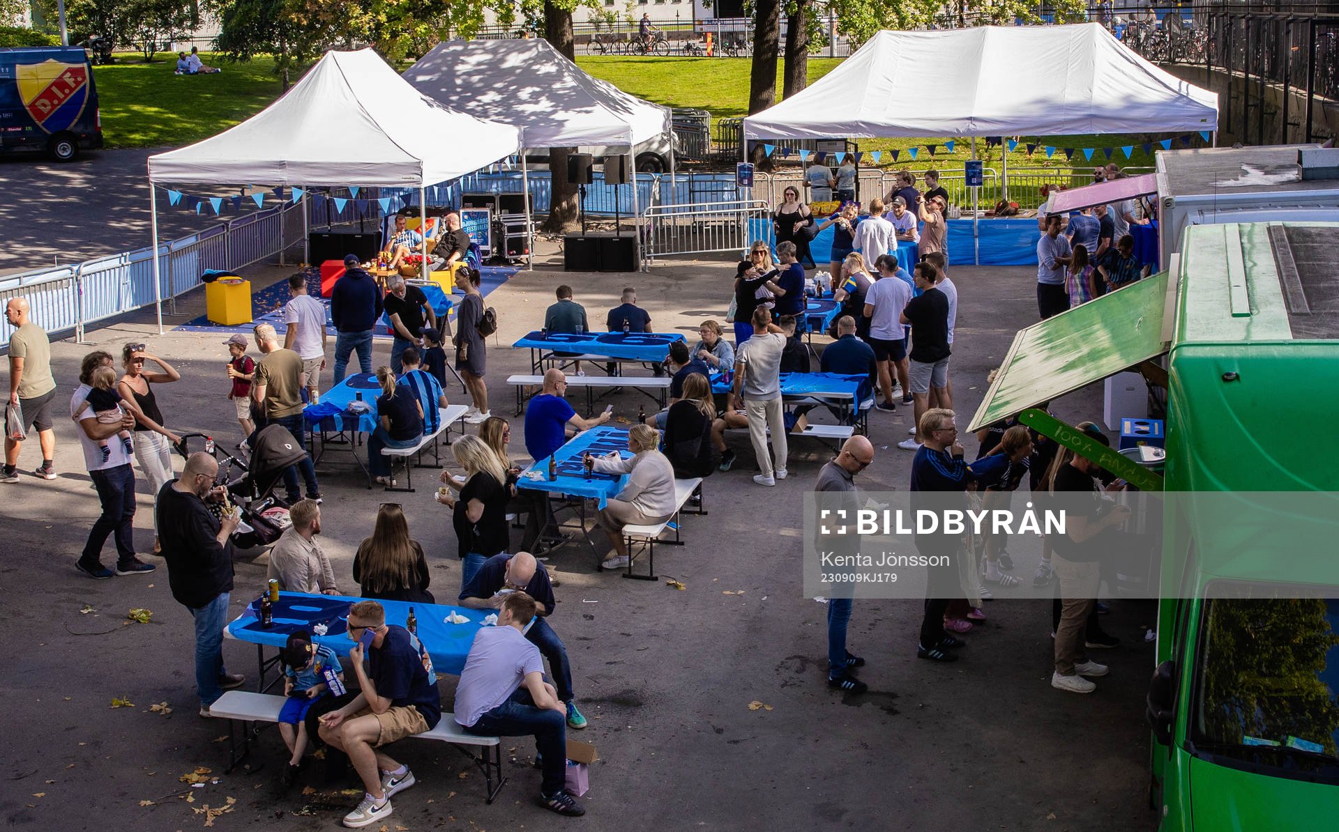 Område med food trucks