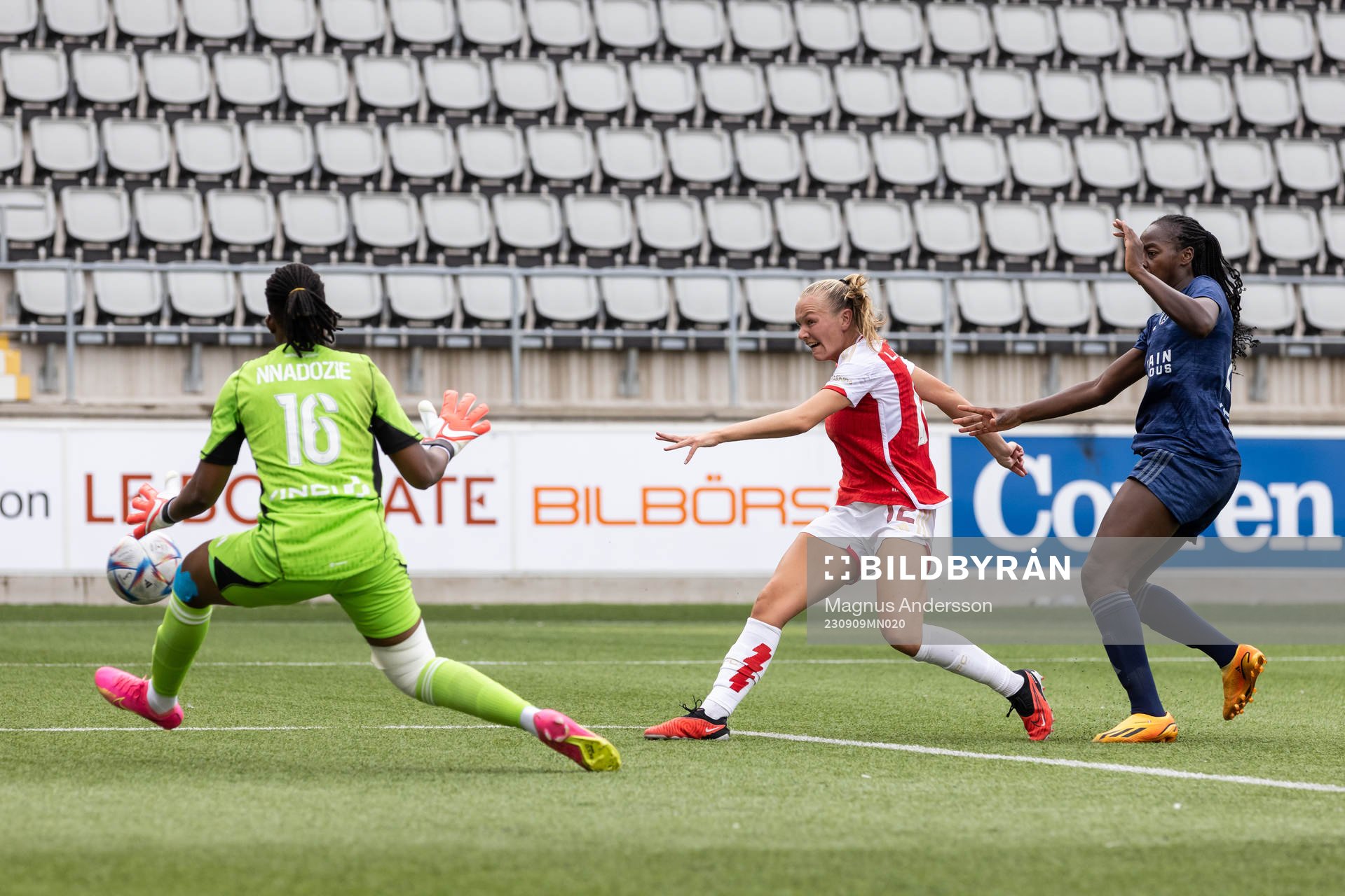 goalkeeper Chiamaka Nnadozie and Teninssoun Sissoko of Paris FC against Frida Maanum of Arsenal during the UEFA Women's Champions League football match between Arsenal and Paris FC on September 9, 2023 in Linköping.