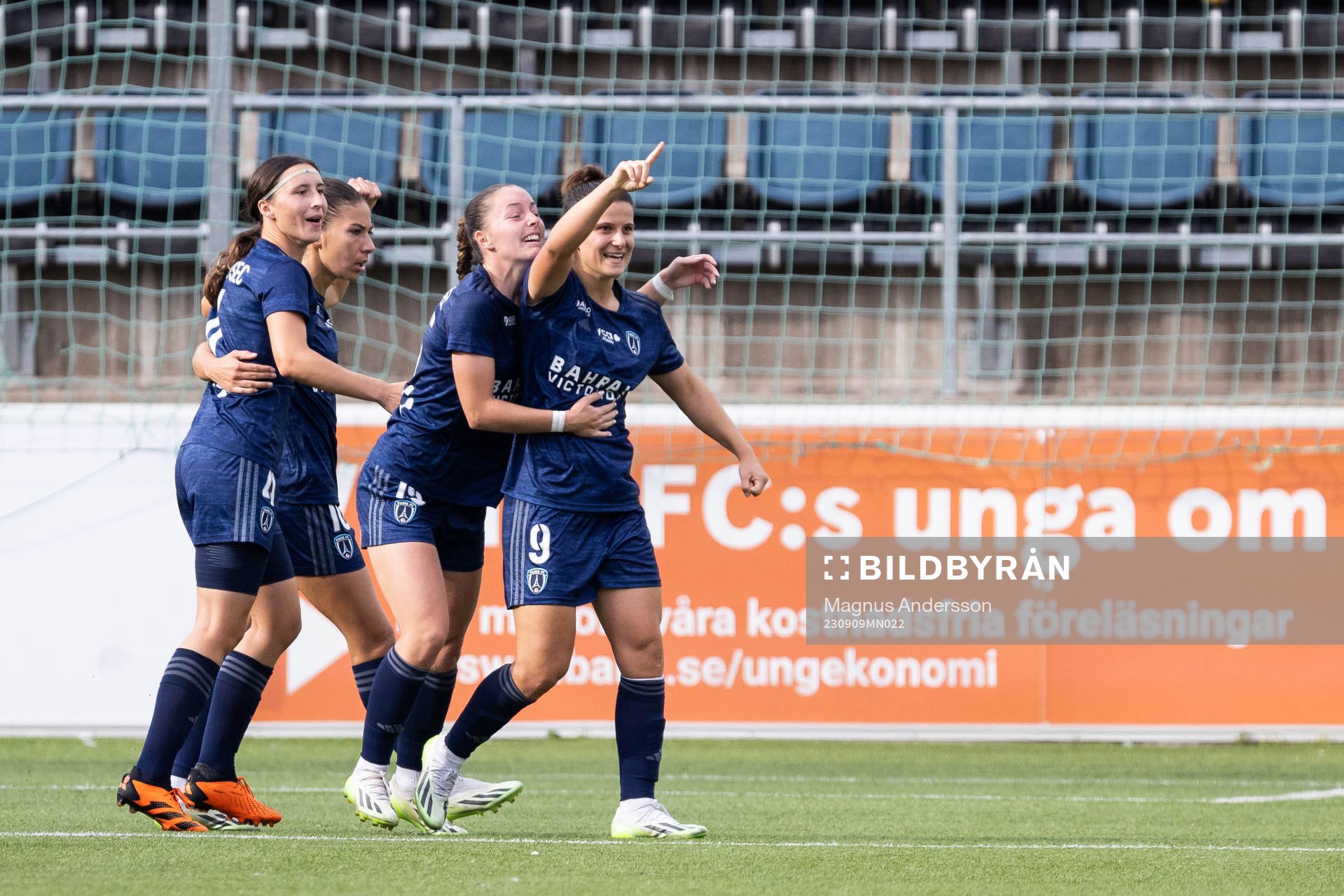 Mathilde Bourdieu of Paris FC celebrate with teammates