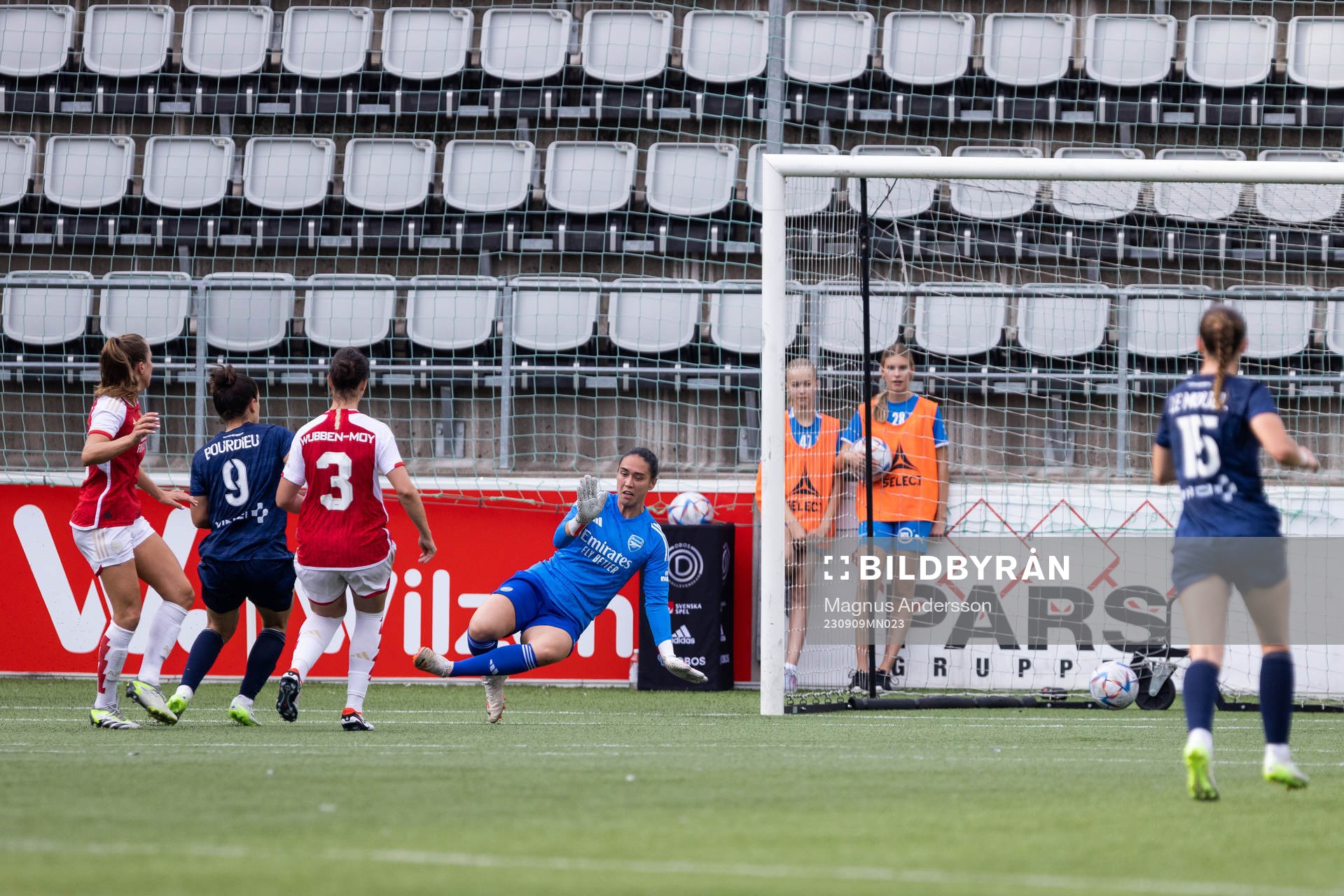 Mathilde Bourdieu of Paris FC scores 0-2