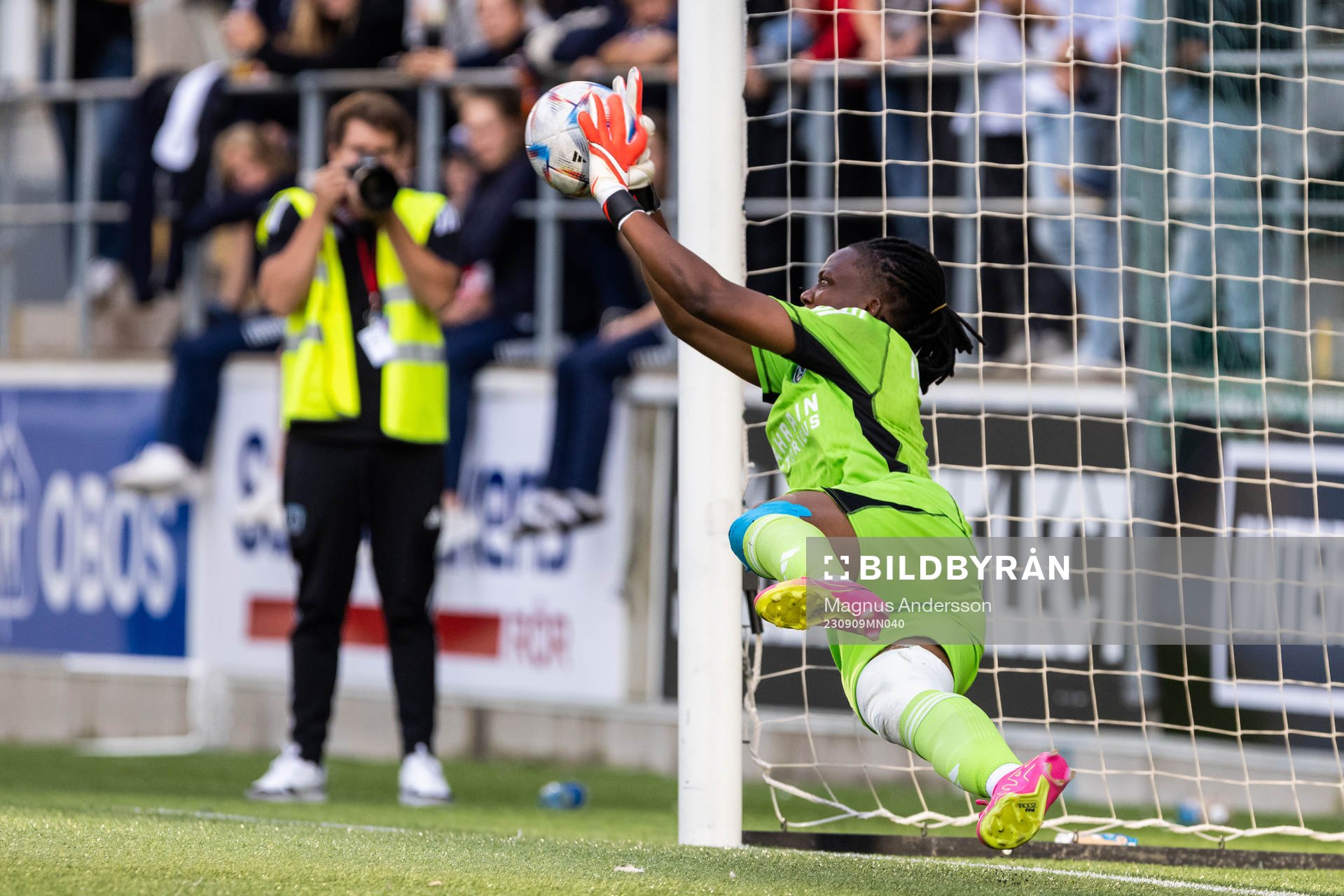 goalkeeper Chiamaka Nnadozie of Paris FC